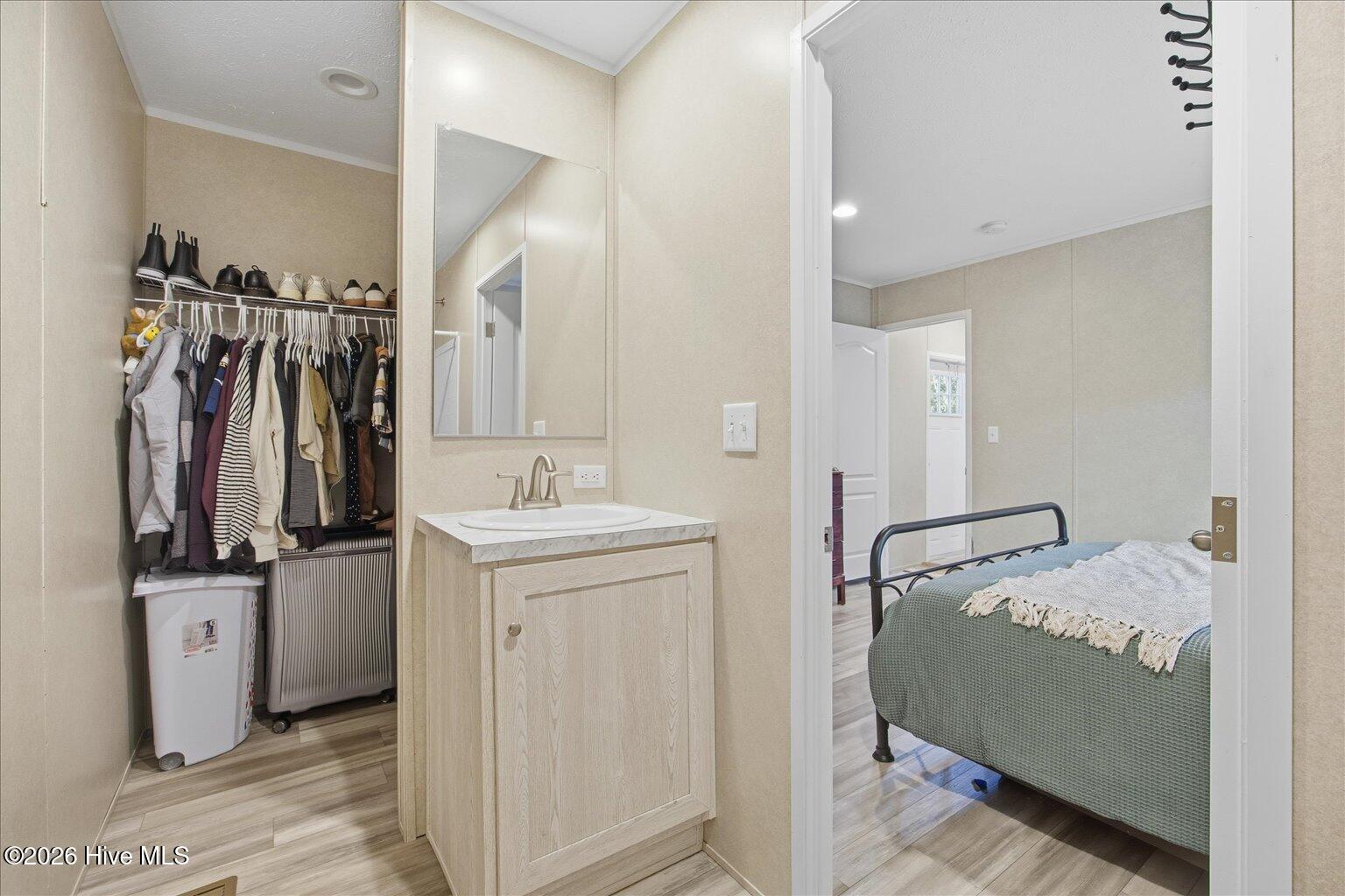 100549337 | Photo 18