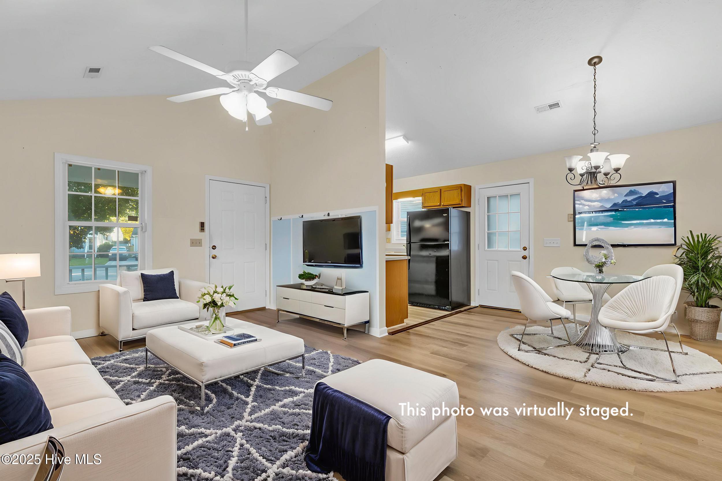 100540168 | Photo 12