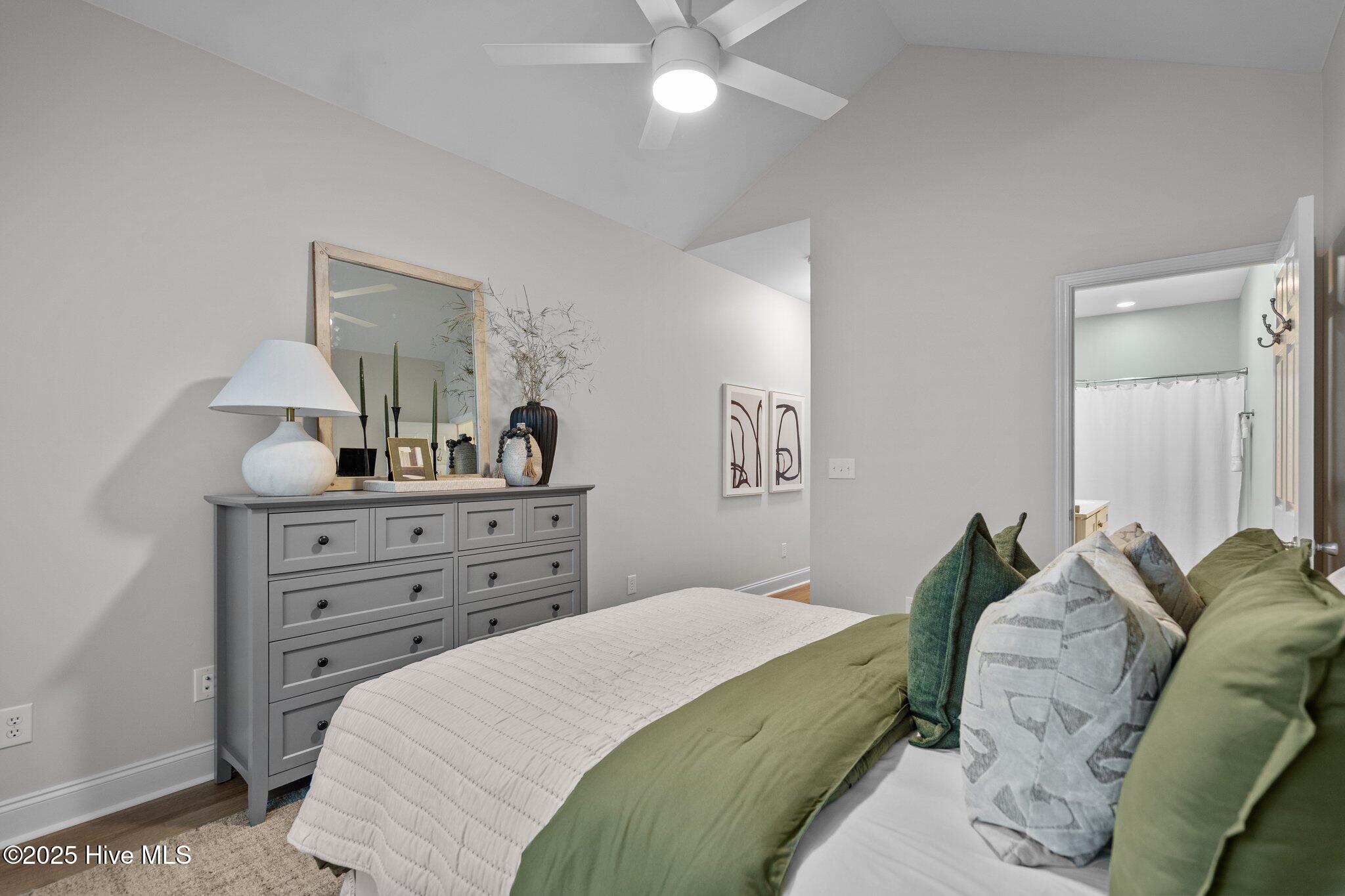 100514871 | Photo 26