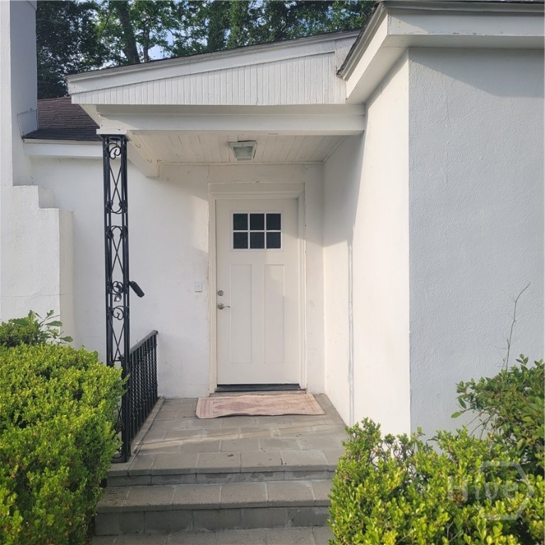 1214 Entrance walkway