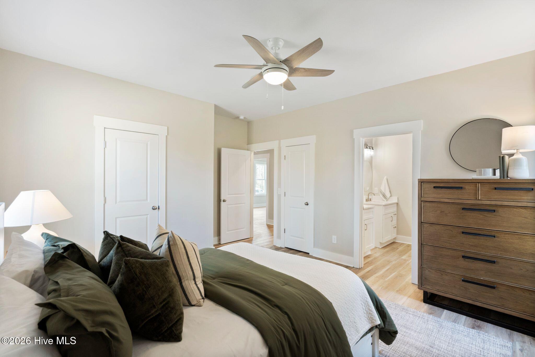 100558463 | Photo 35