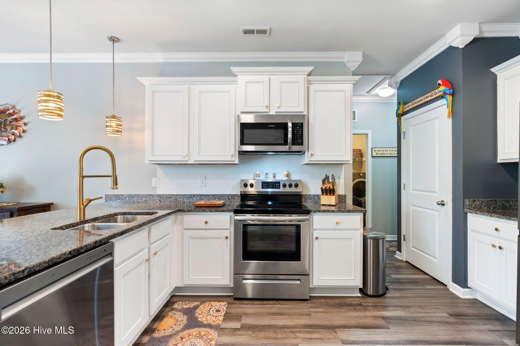 100550283 | Photo 13