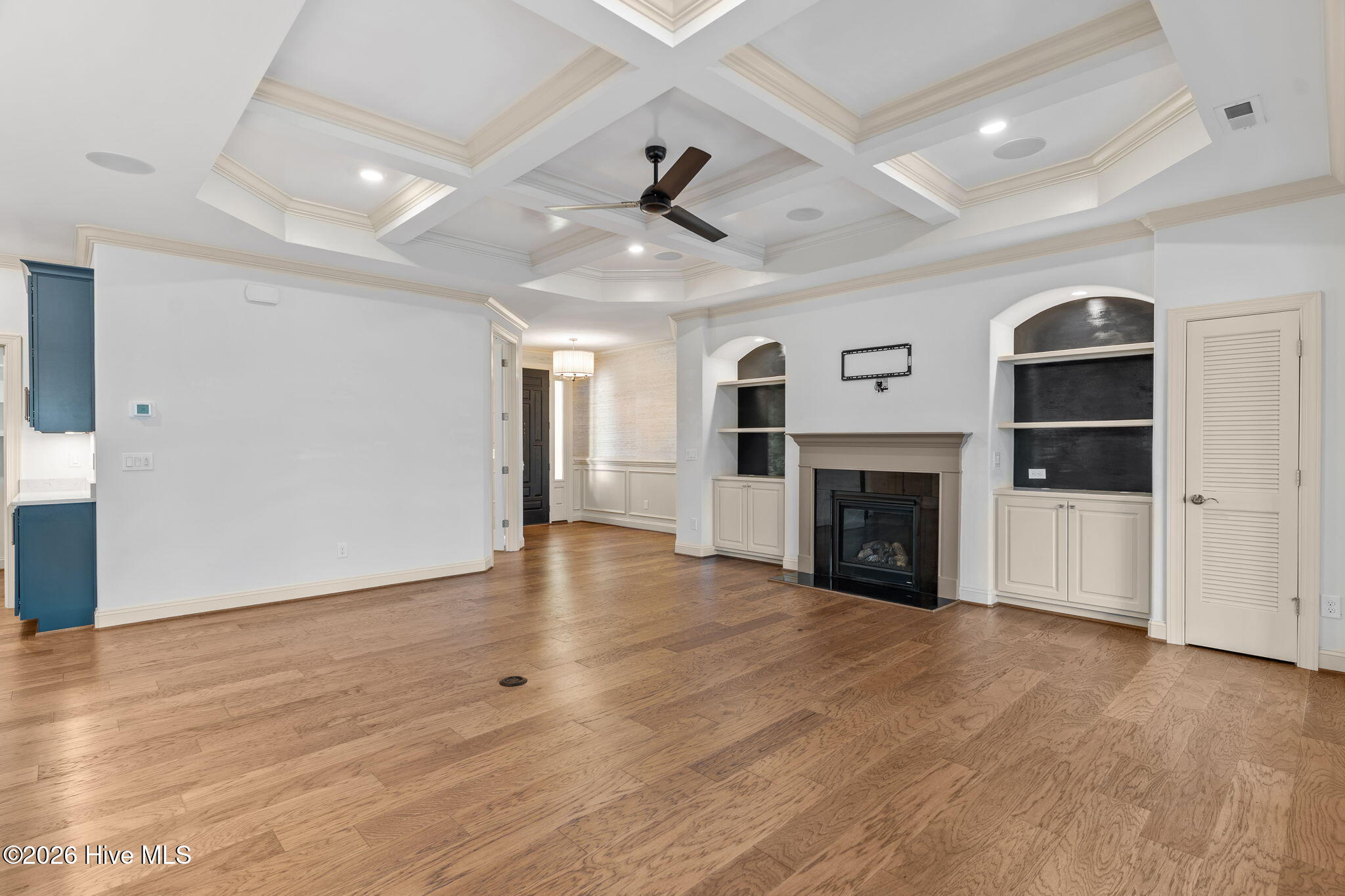 100566700 | Photo 15