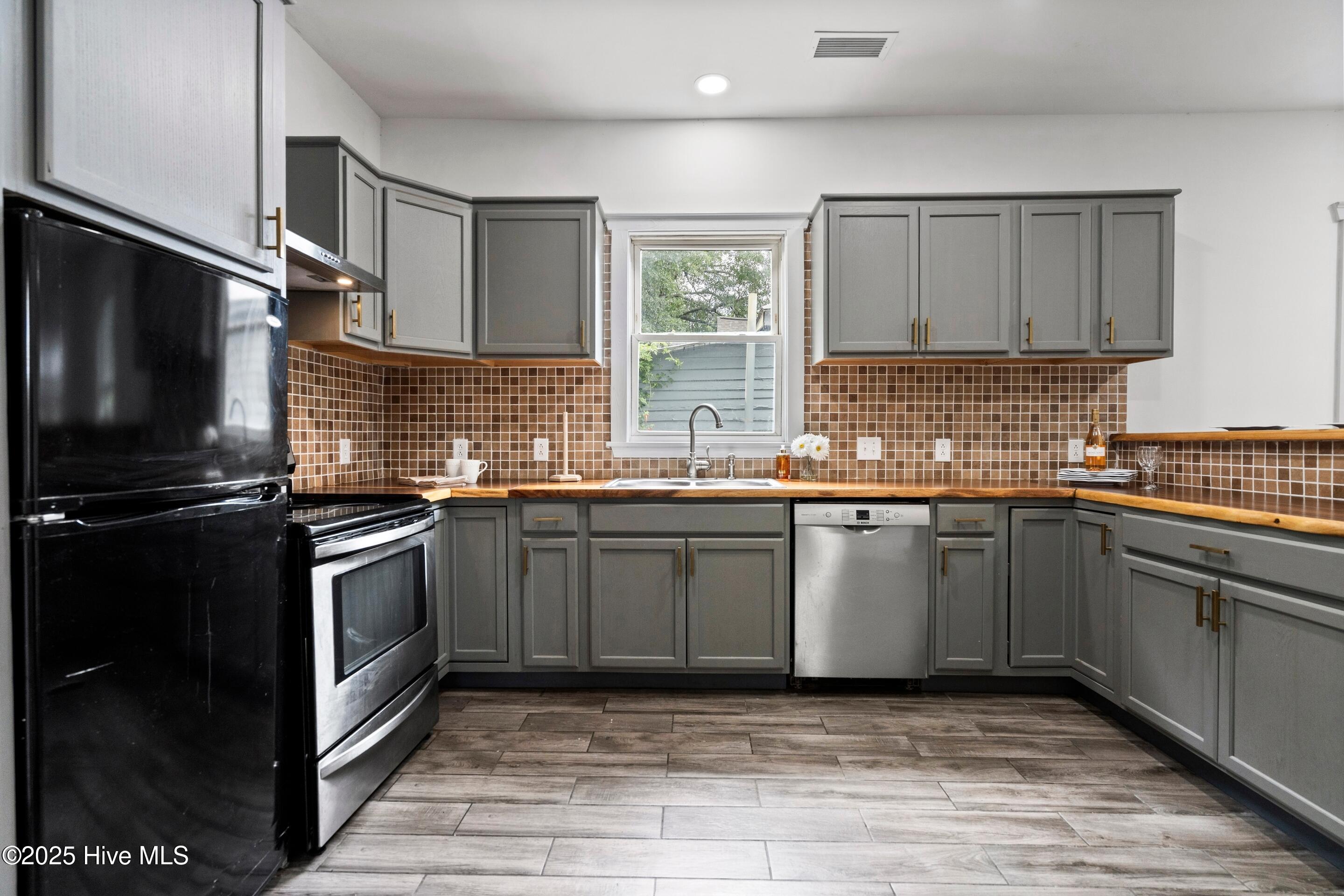 100522138 | Photo 12