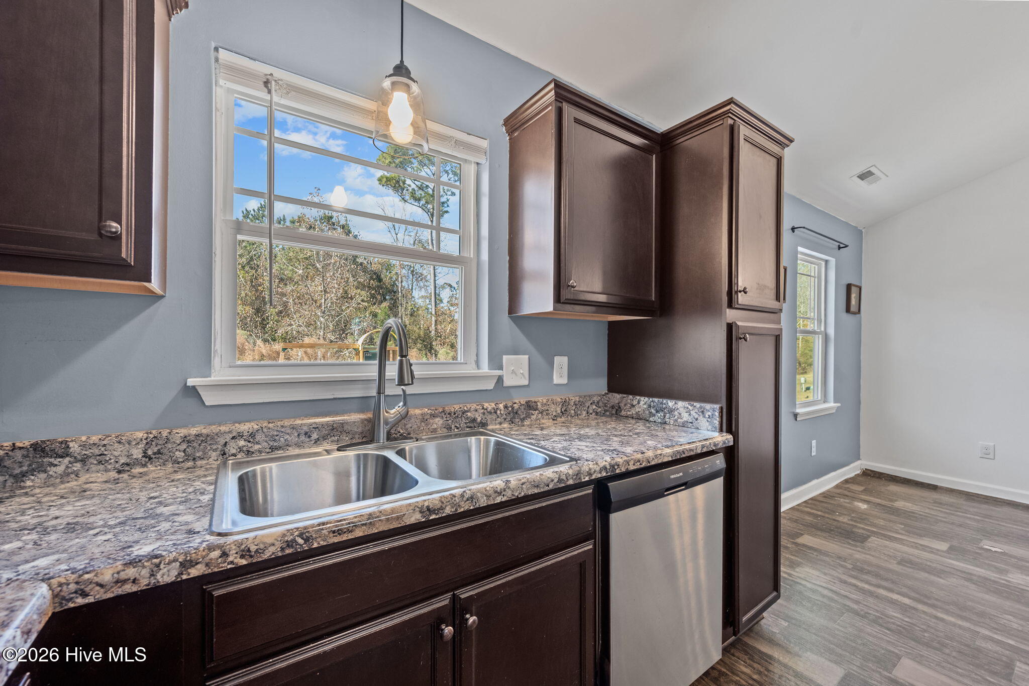 100547902 | Photo 15