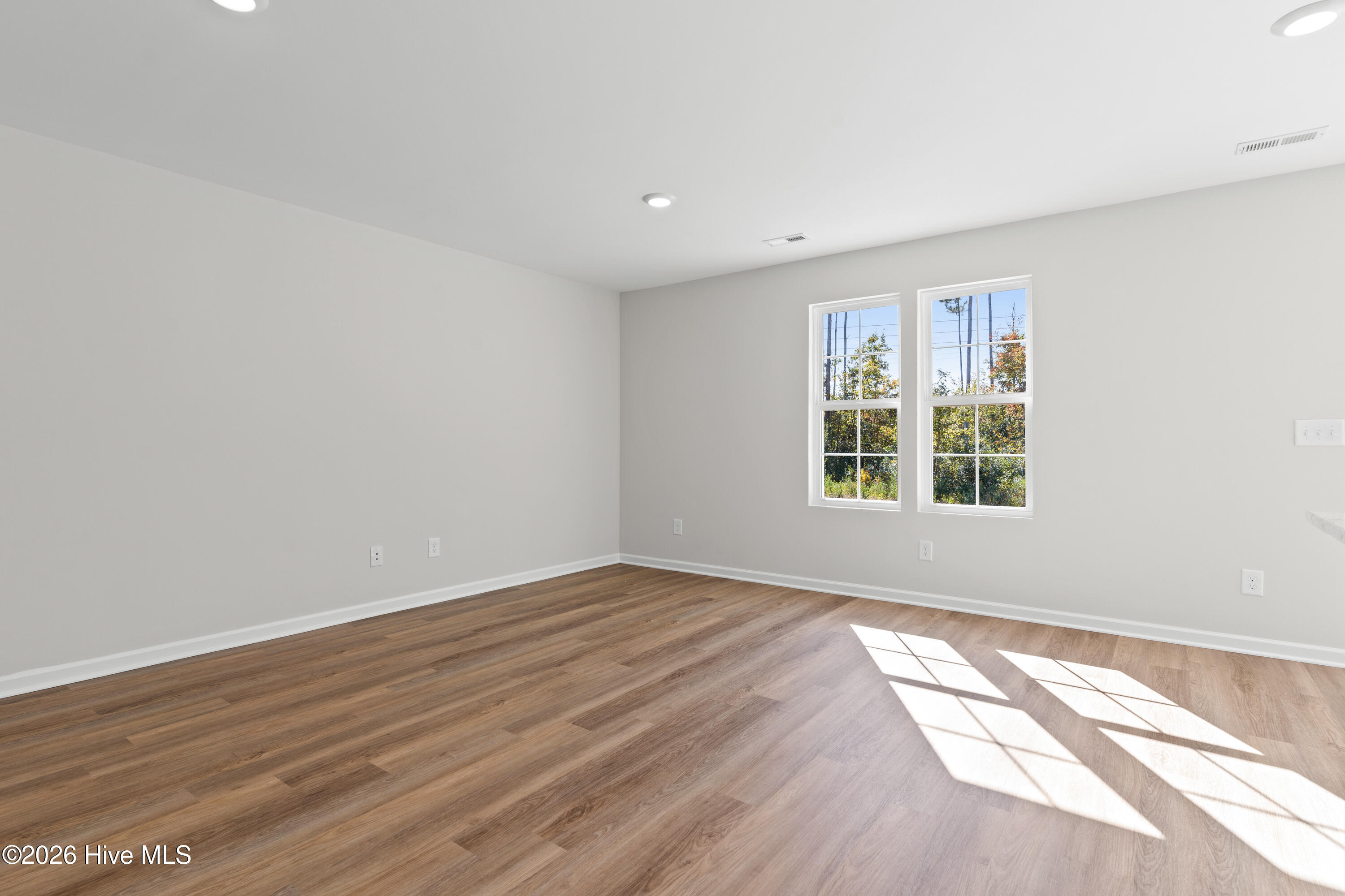 100554240 | Photo 13