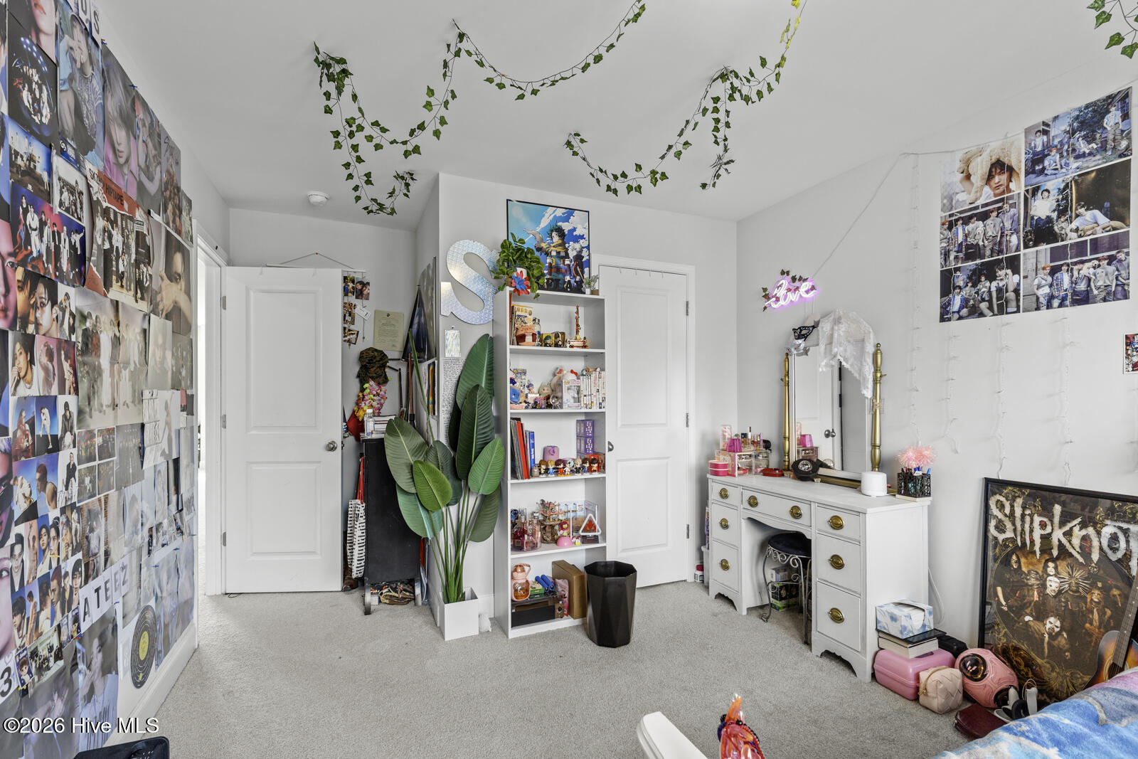 100561463 | Photo 43