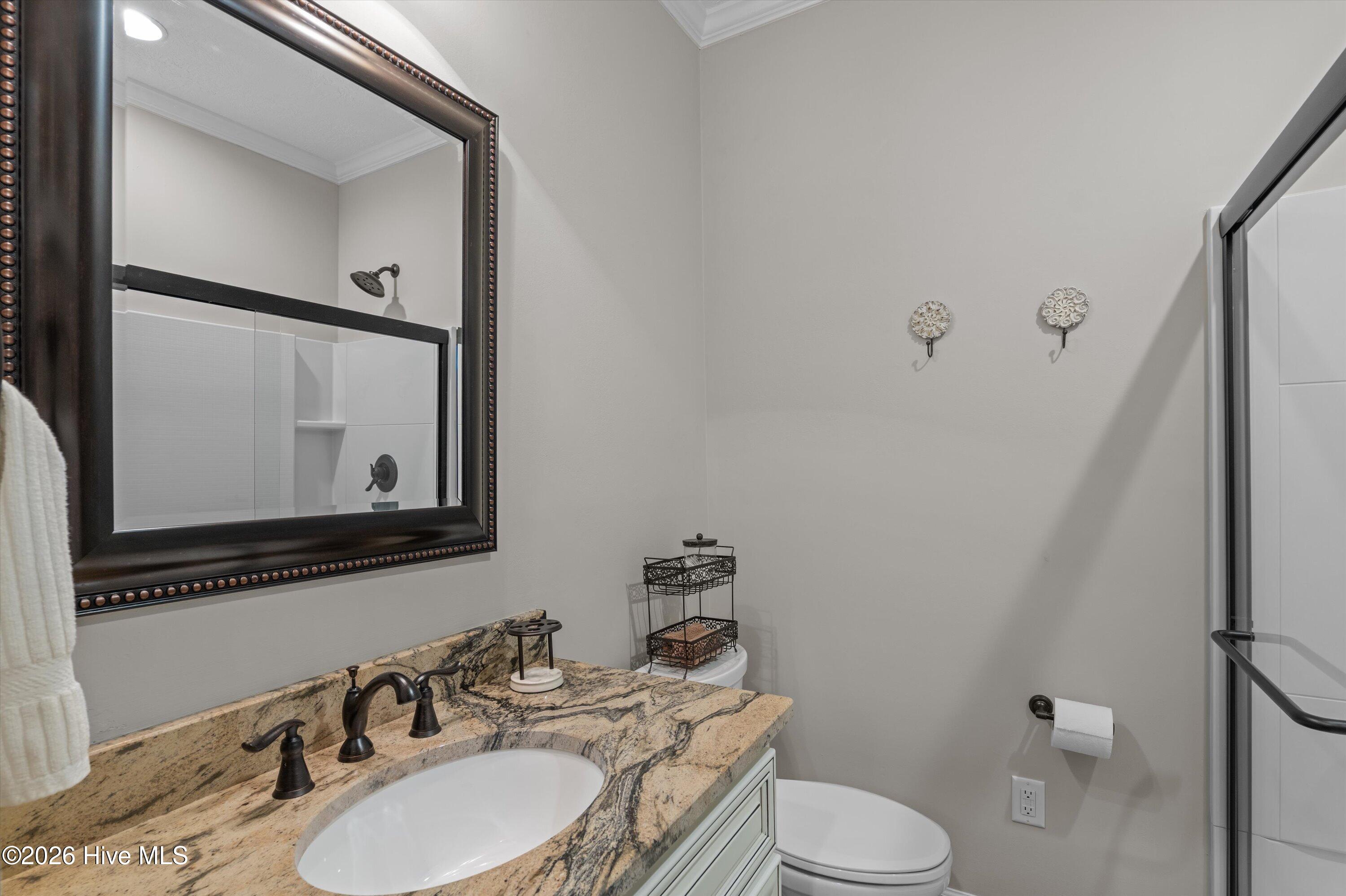 Full bath in guest bedroom #2