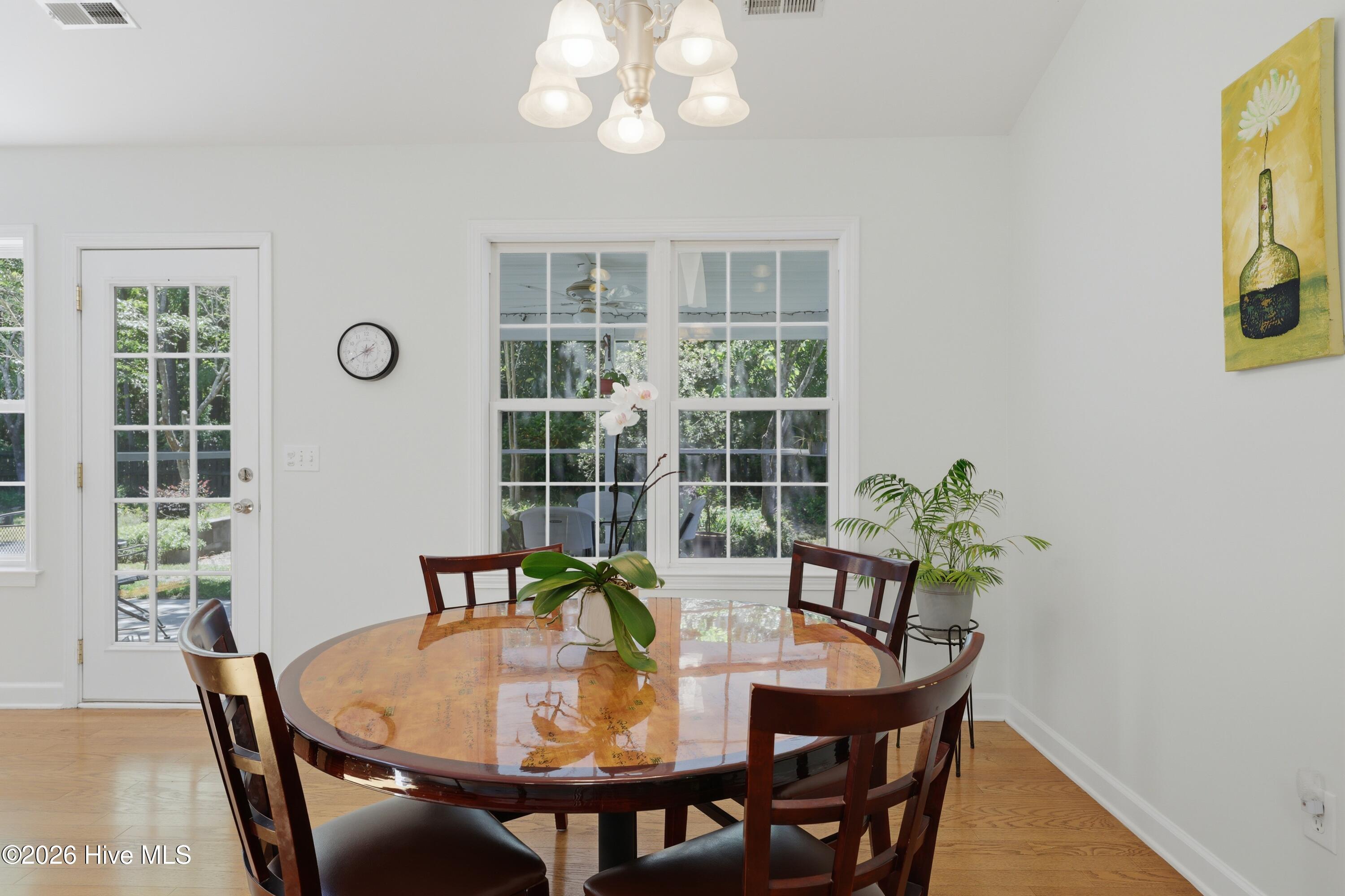 100568485 | Photo 14