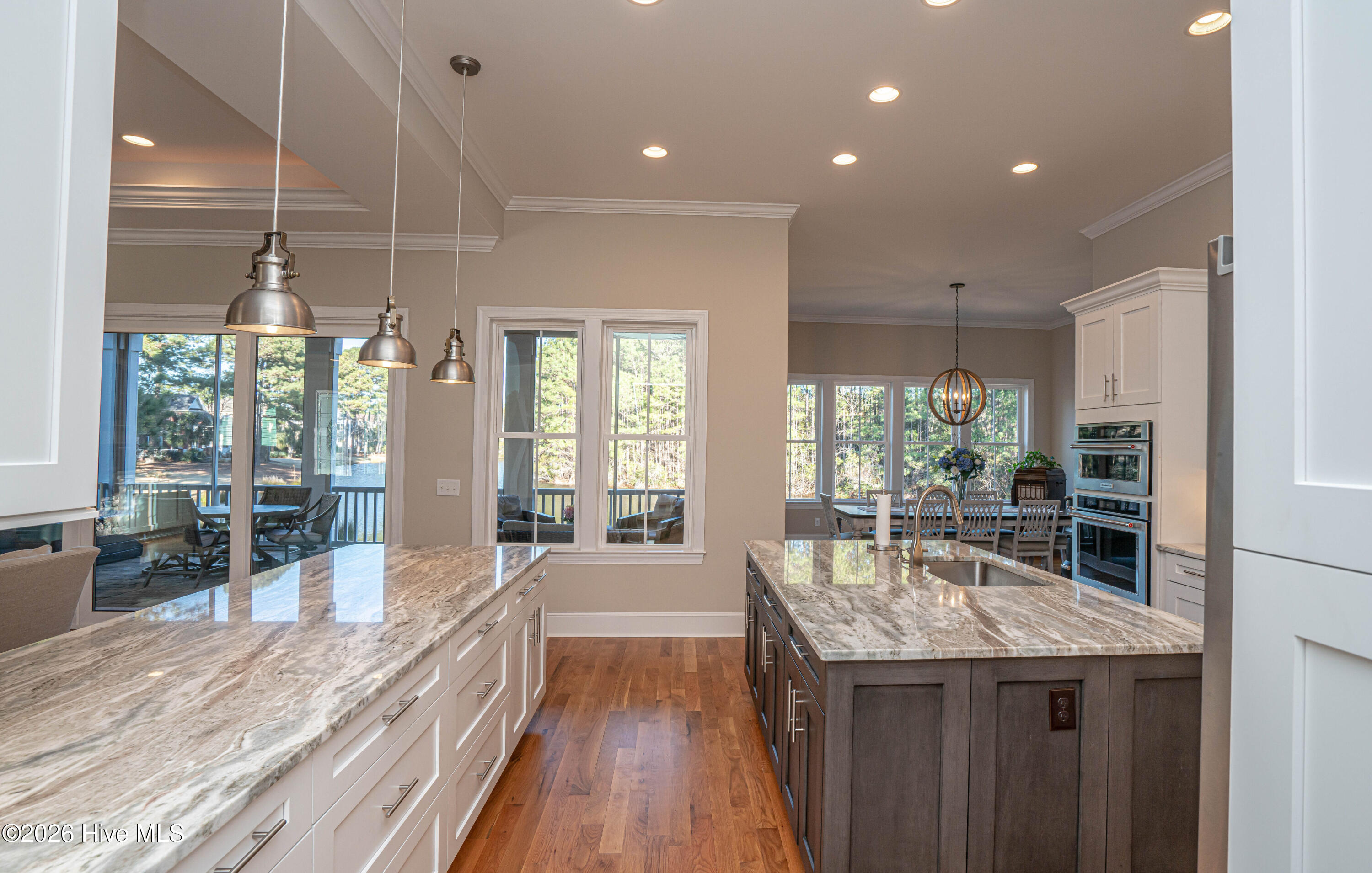 100550389 | Photo 22