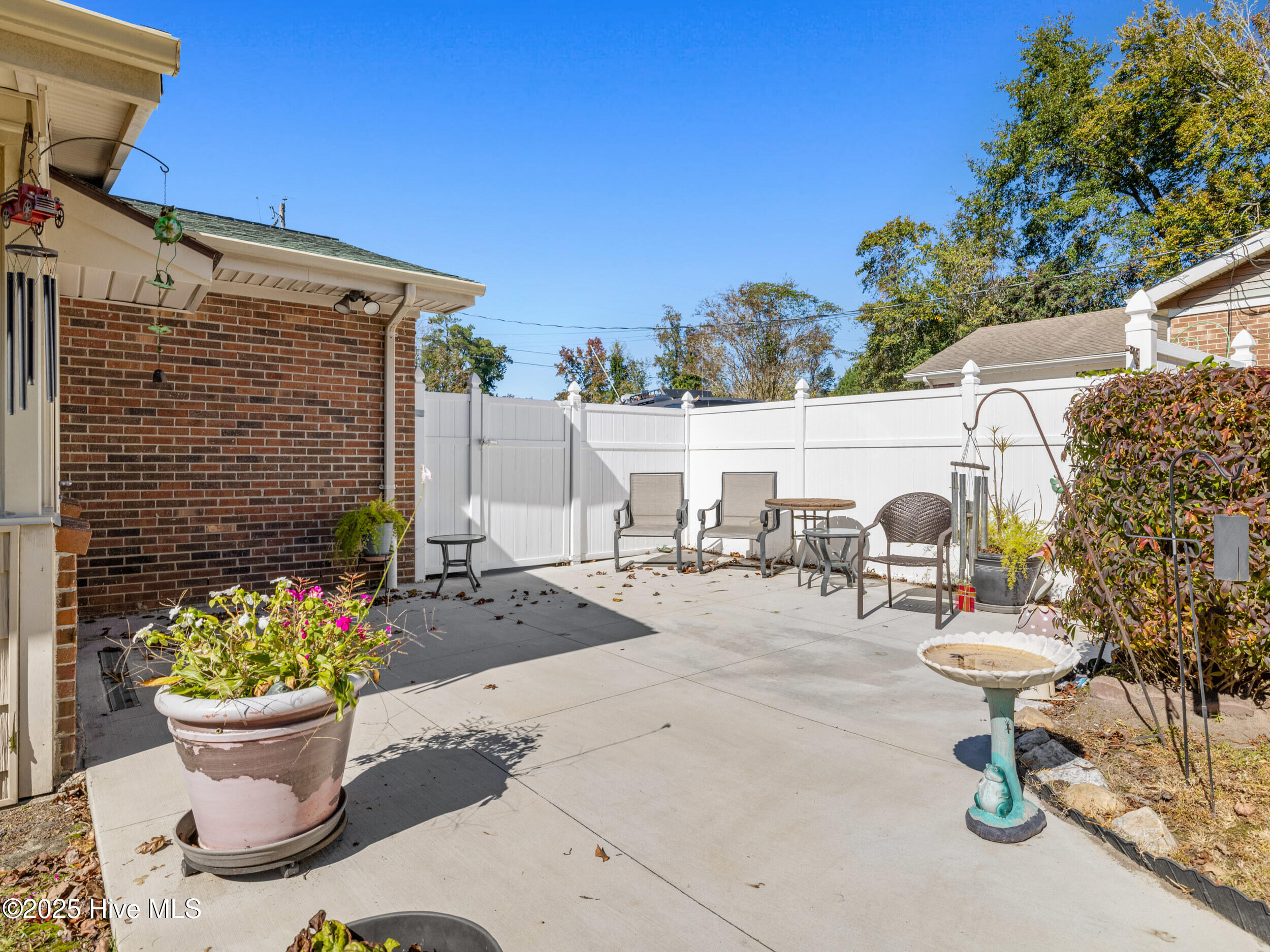 100544325 | Photo 49