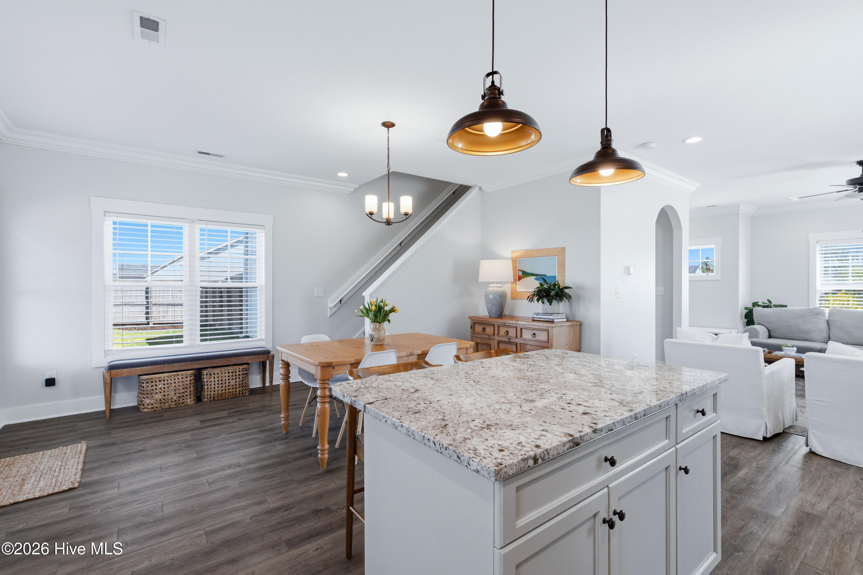 100562643 | Photo 18