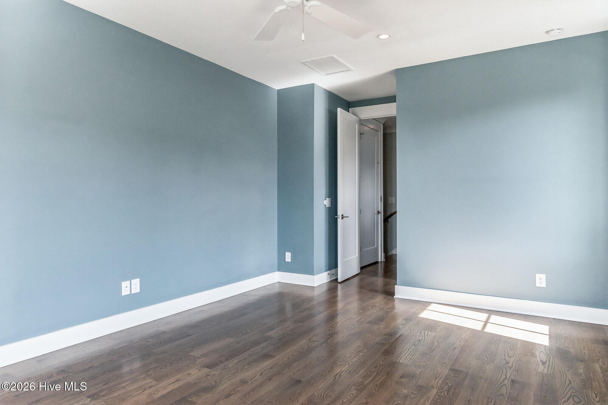 100567554 | Photo 21