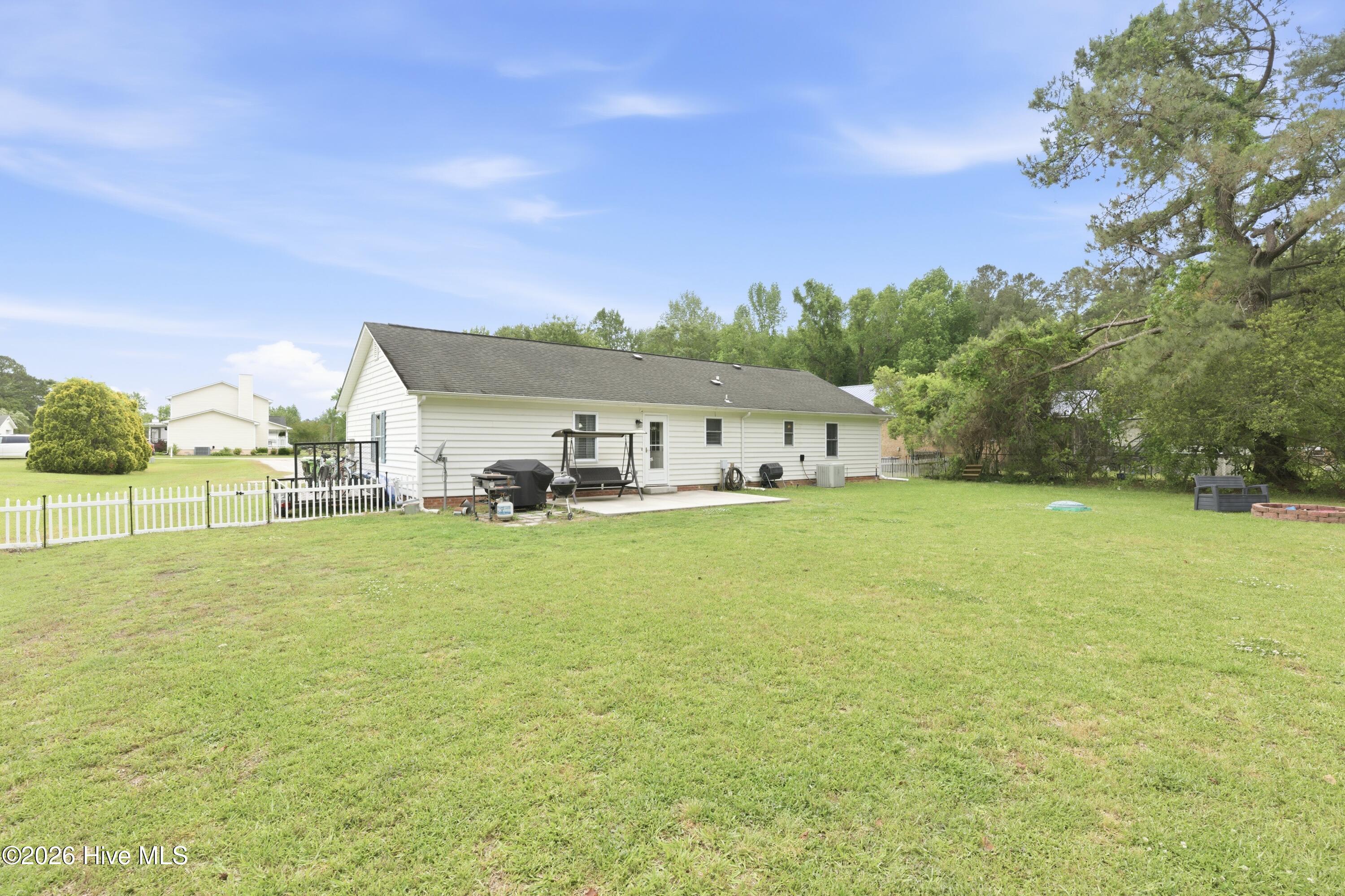 102 Tobacco Road,New Bern