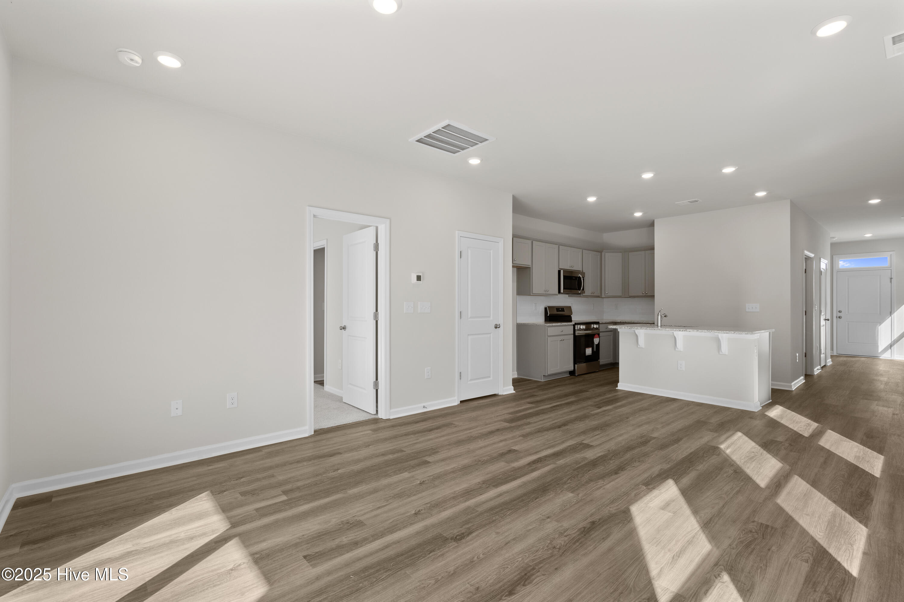 100536968 | Photo 13