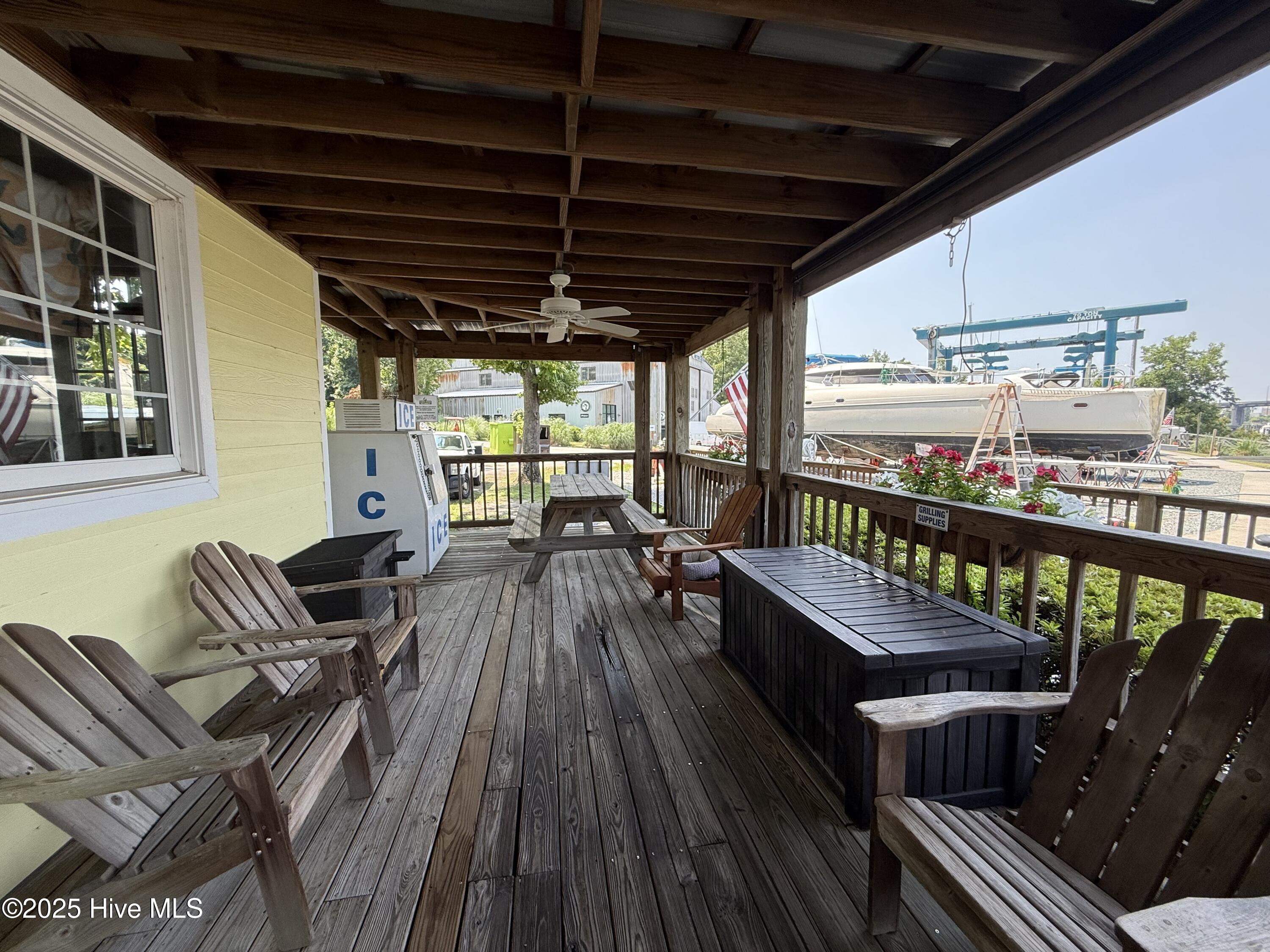 100515642 | Photo 10