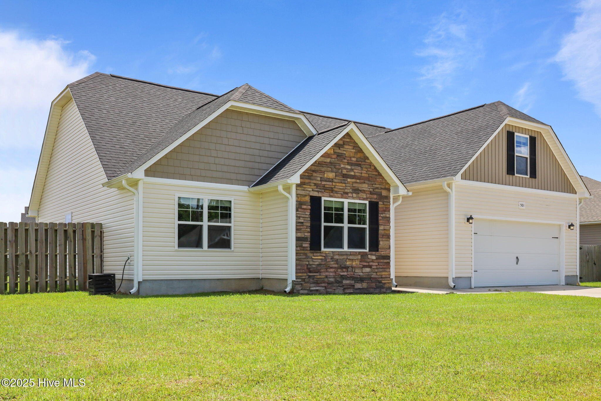 501 Violet Court, Maysville, NC 28555 – photo 5: 501 Violet Ct. Maysville NC