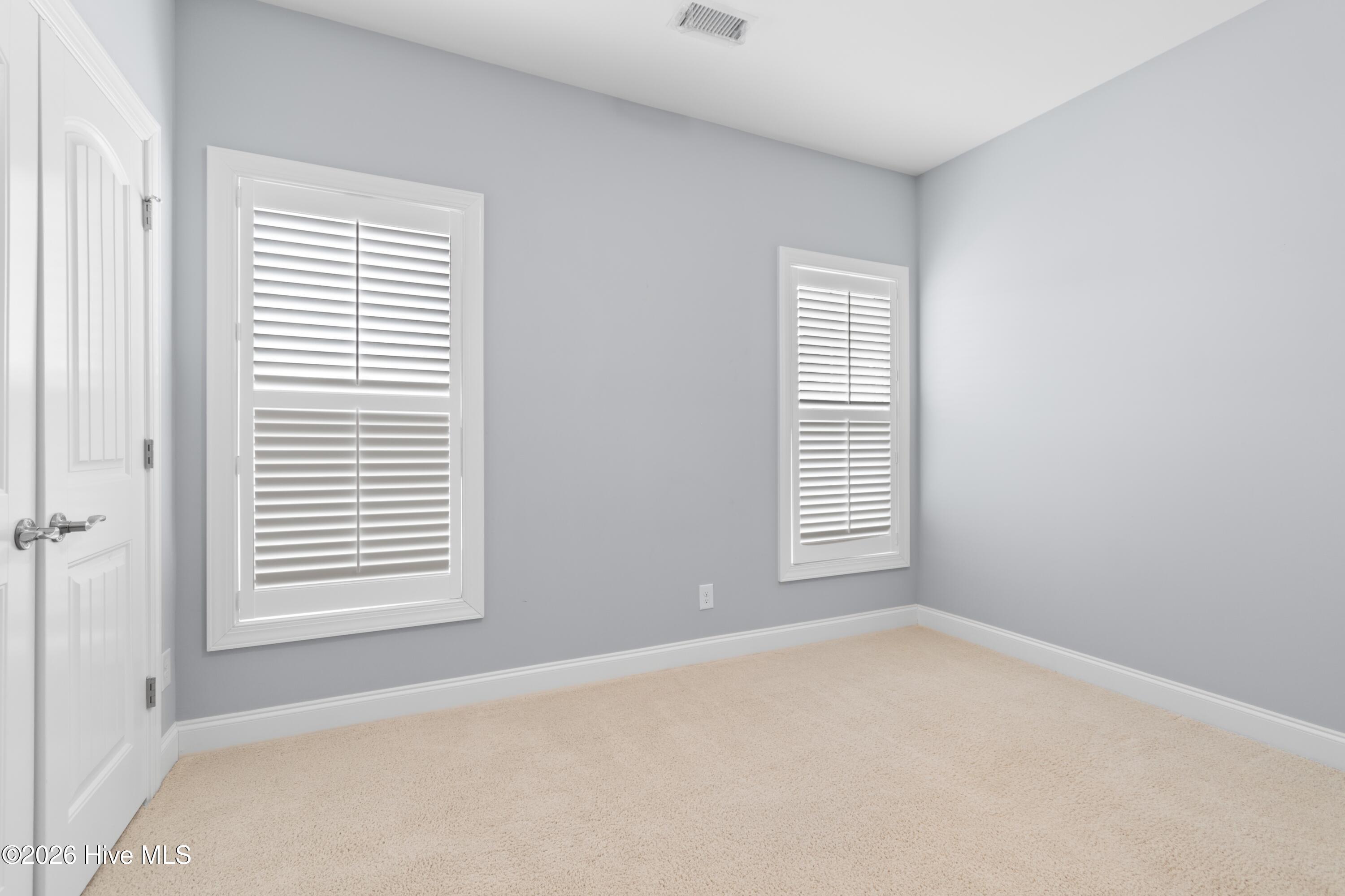 100549158 | Photo 25