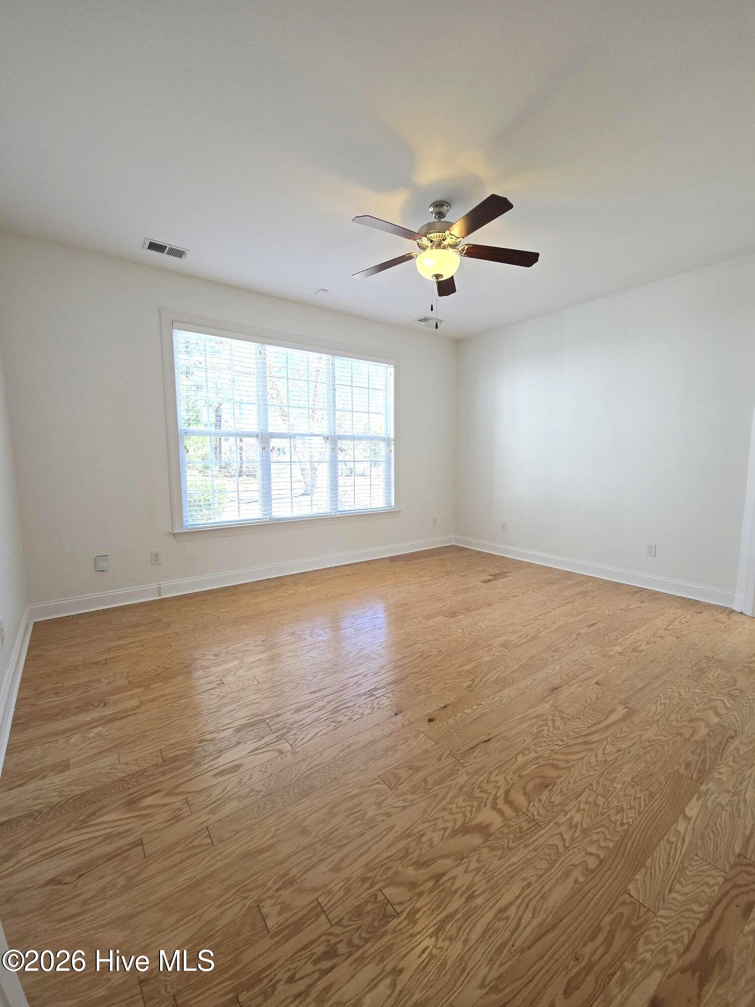 100526978 | Photo 13