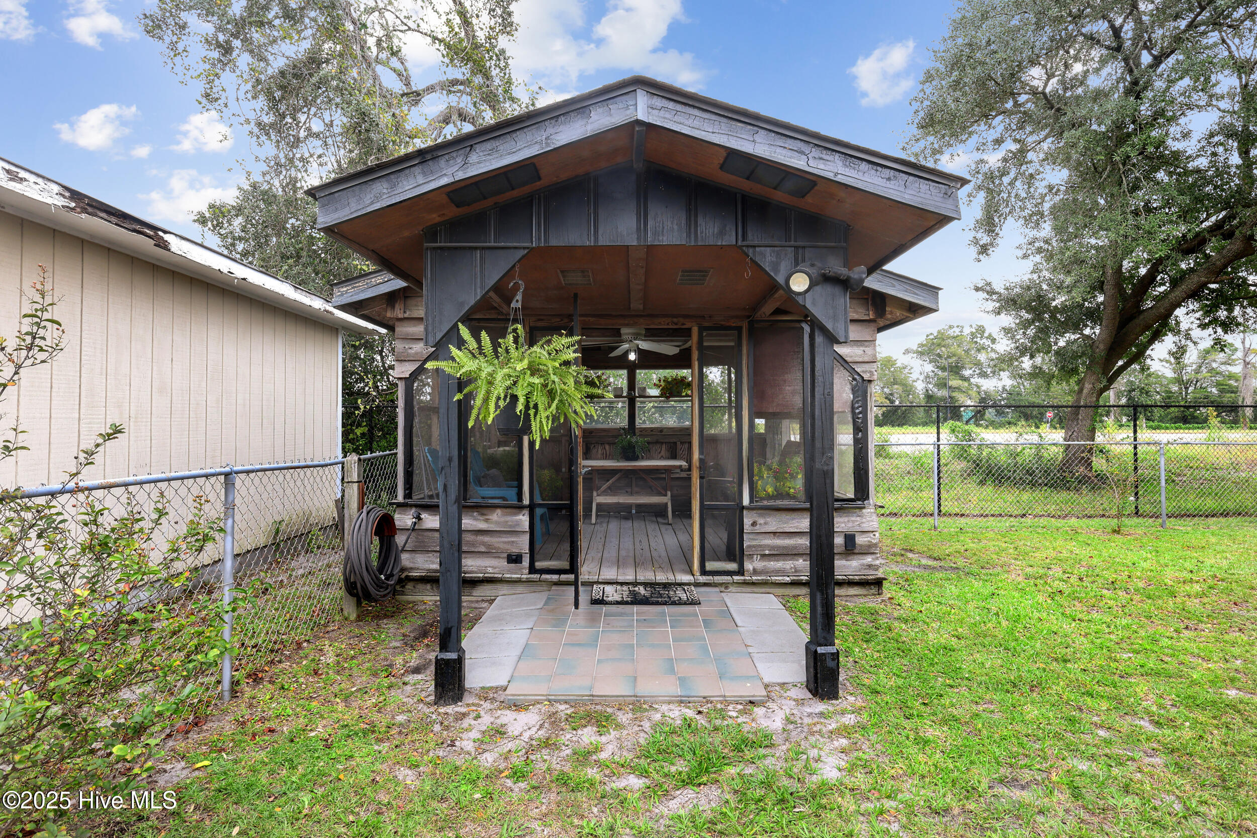 100536574 | Photo 27