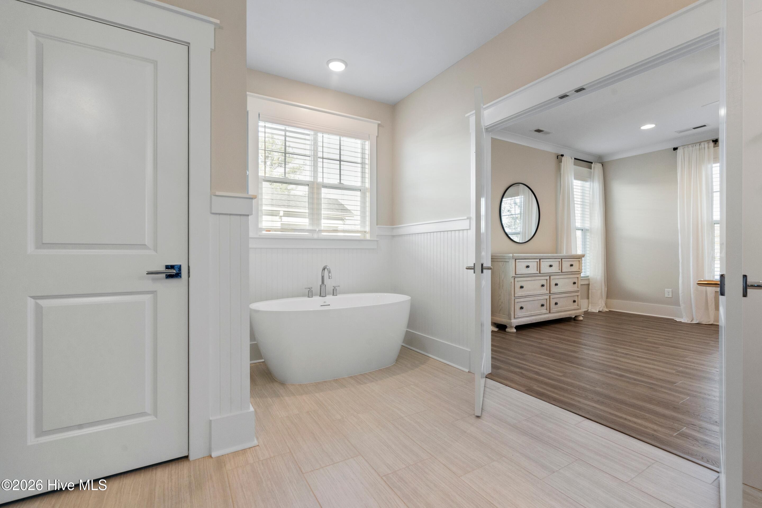 100549820 | Photo 17