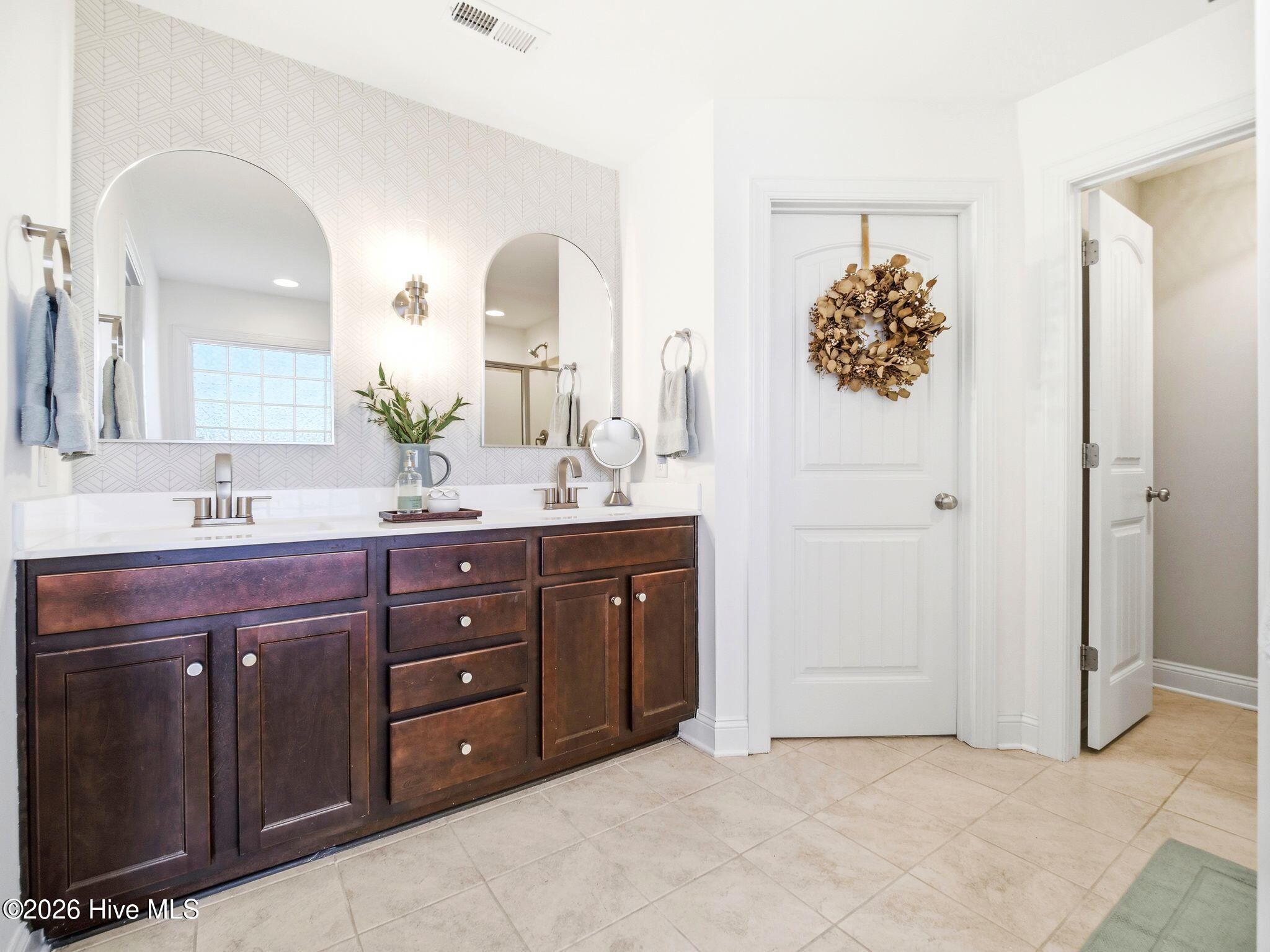 100569153 | Photo 31