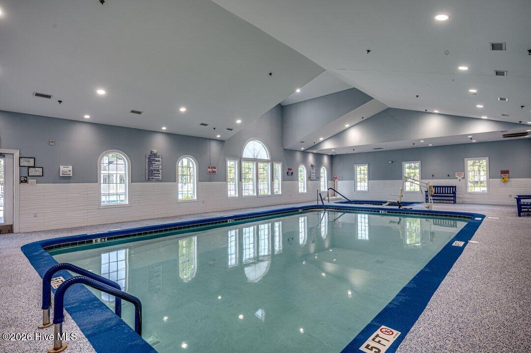 100548438 | Photo 10