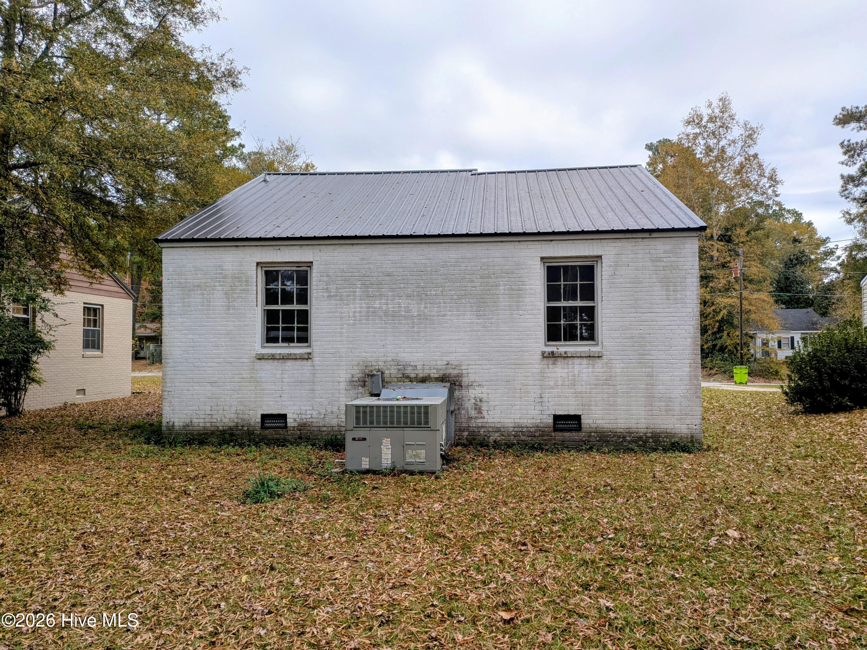 100550267 | Photo 15