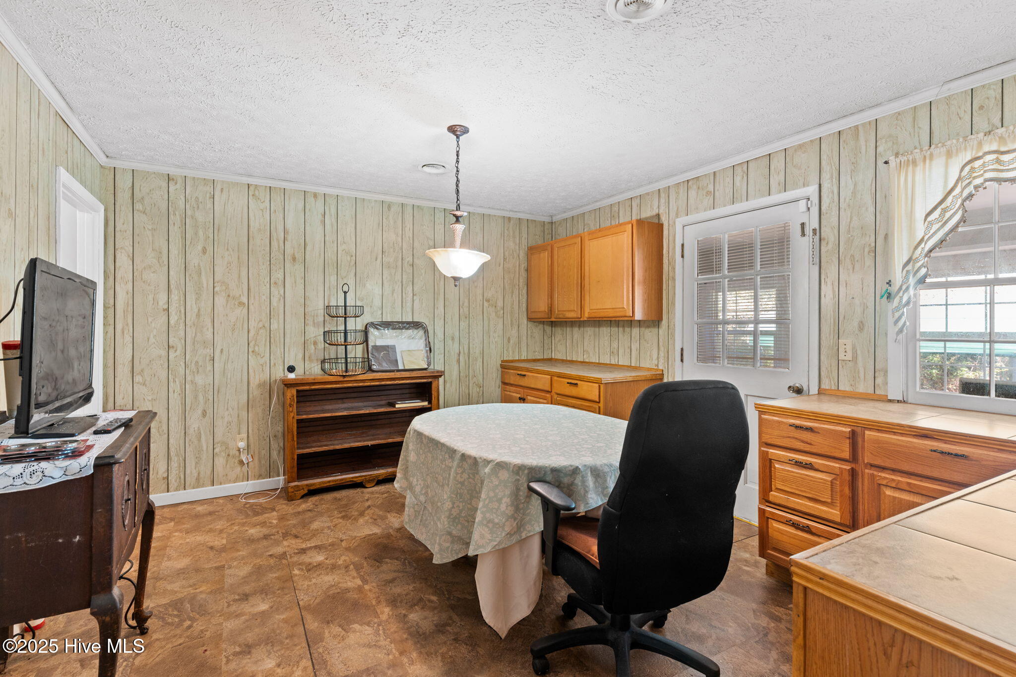 100537275 | Photo 11