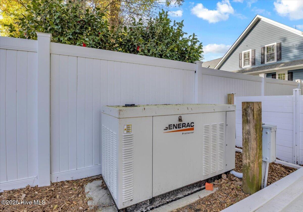 100567087 | Photo 82