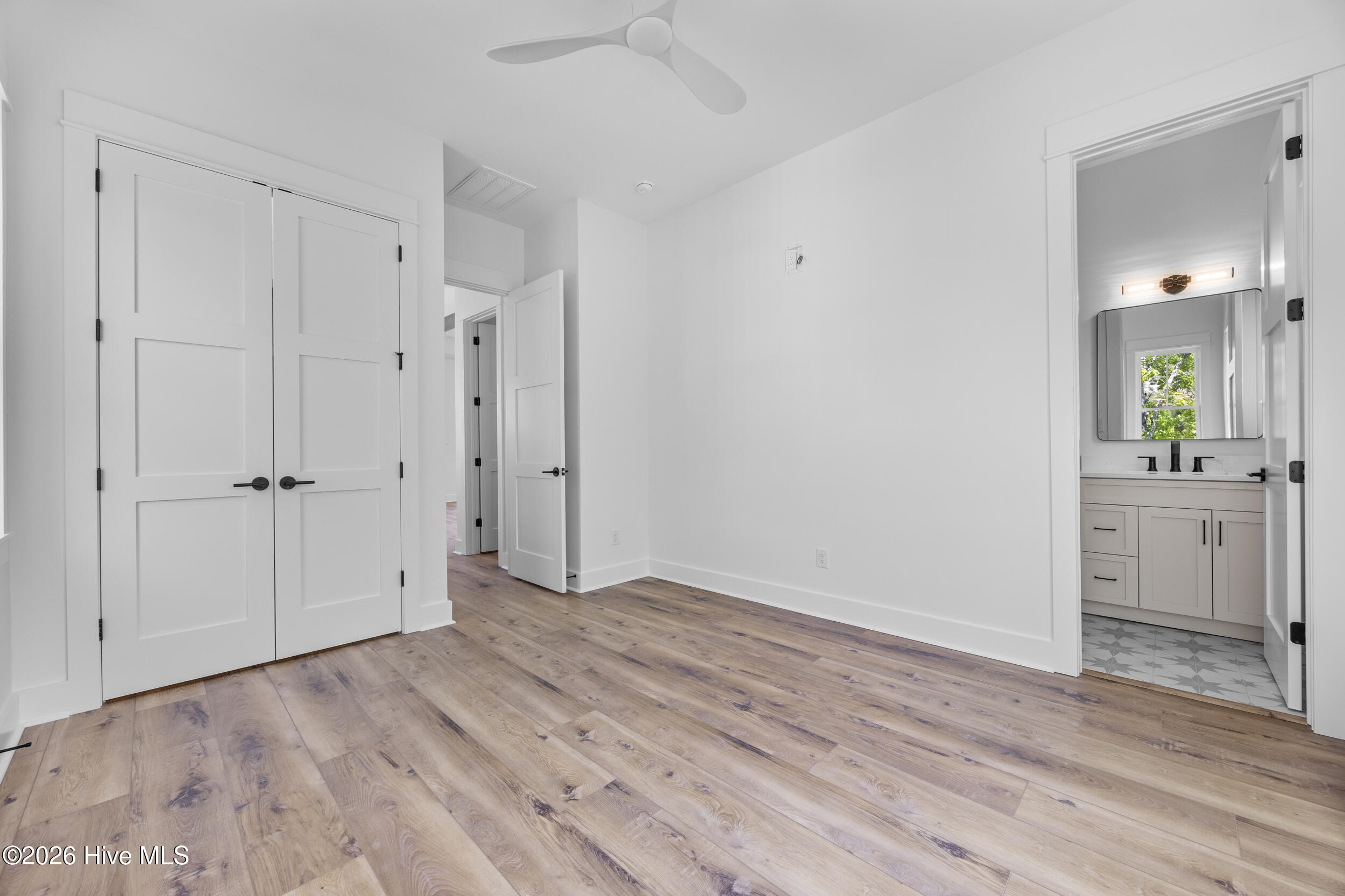 100567625 | Photo 44