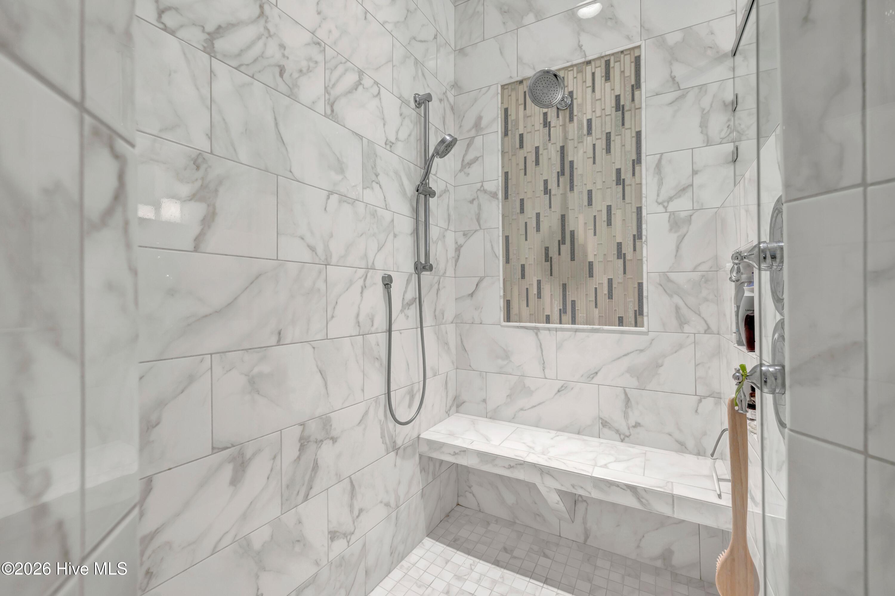 100549123 | Photo 19