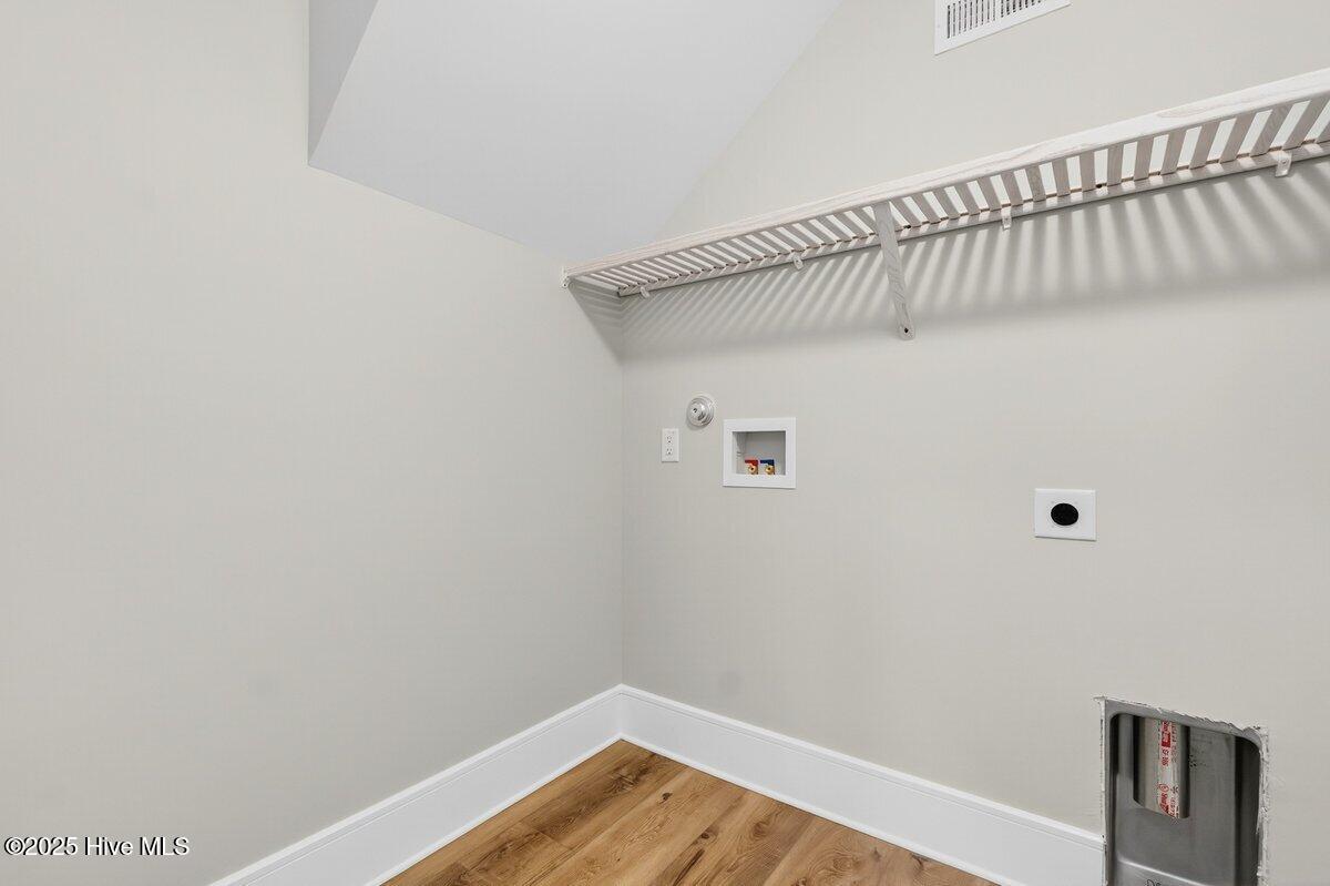 100545863 | Photo 13