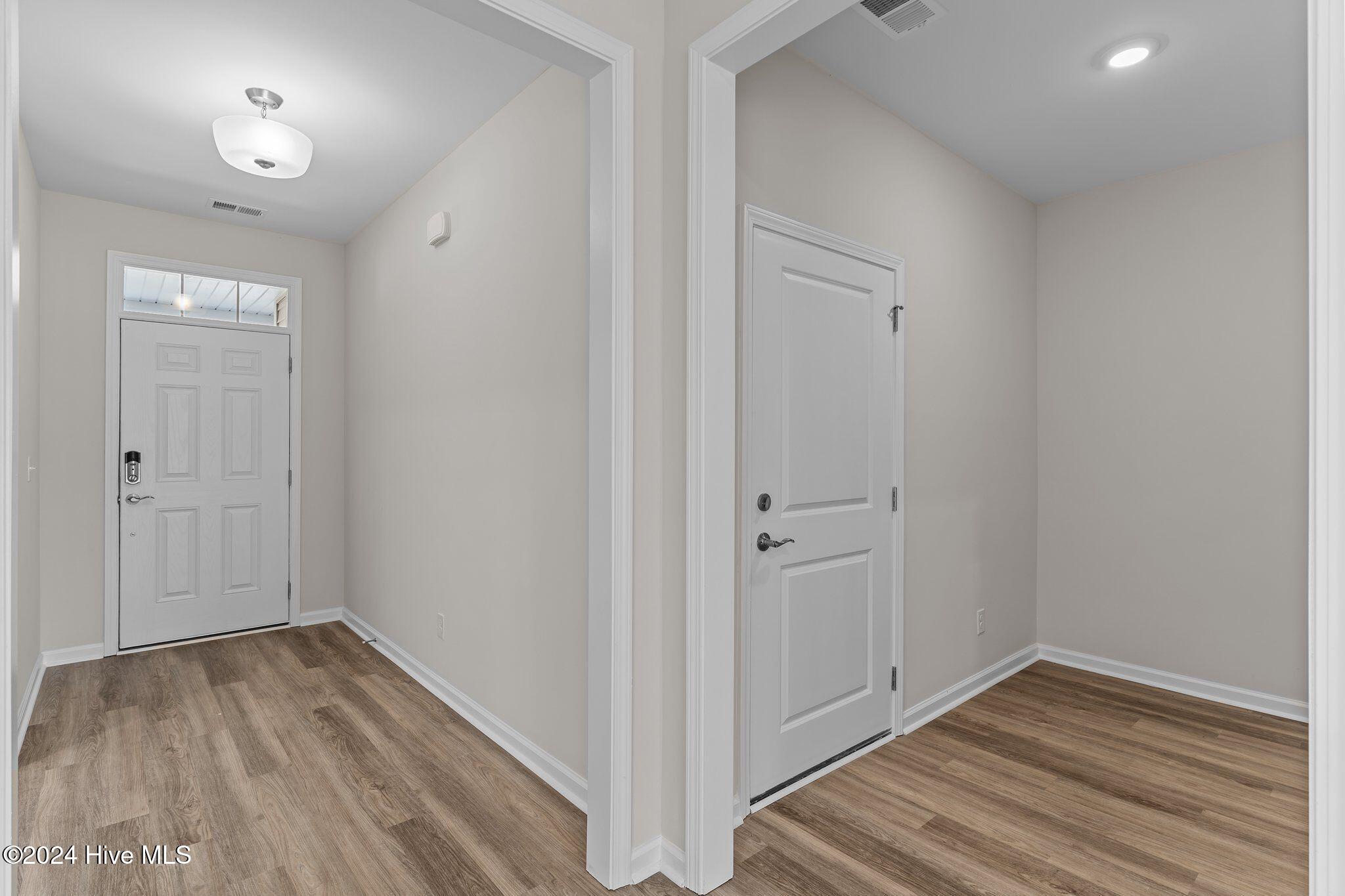 100464242 | Photo 12