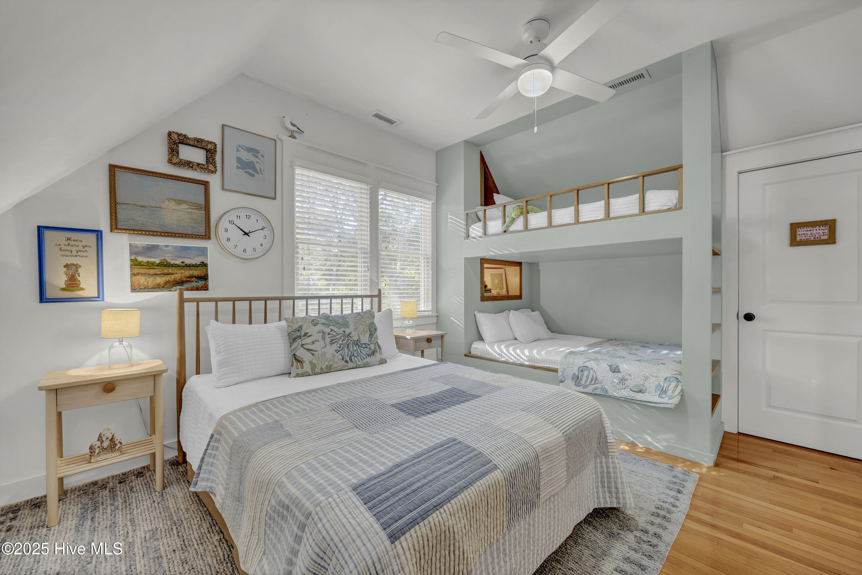 100546585 | Photo 15