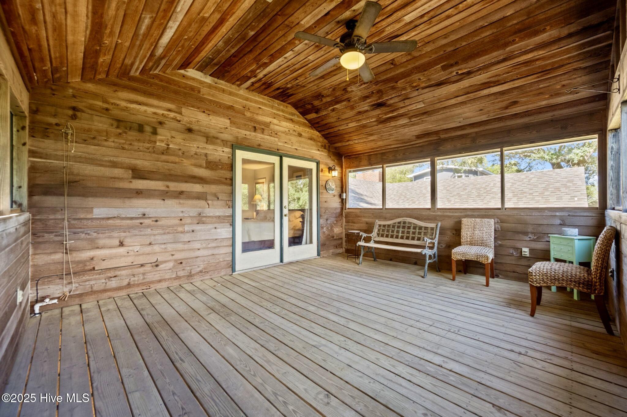 100532839 | Photo 31