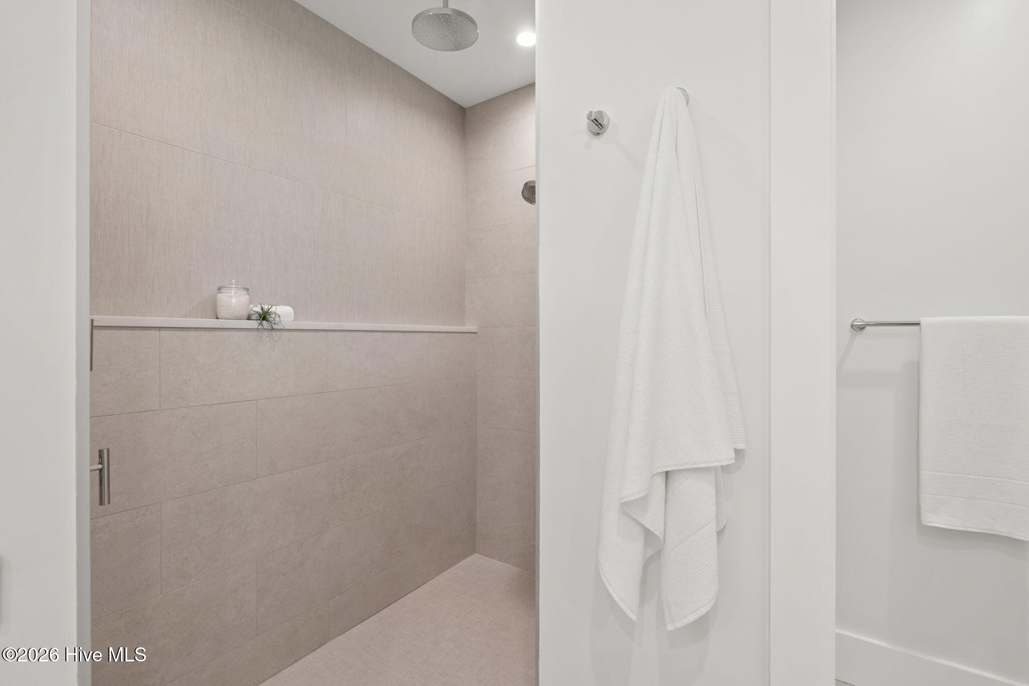 100568916 | Photo 37