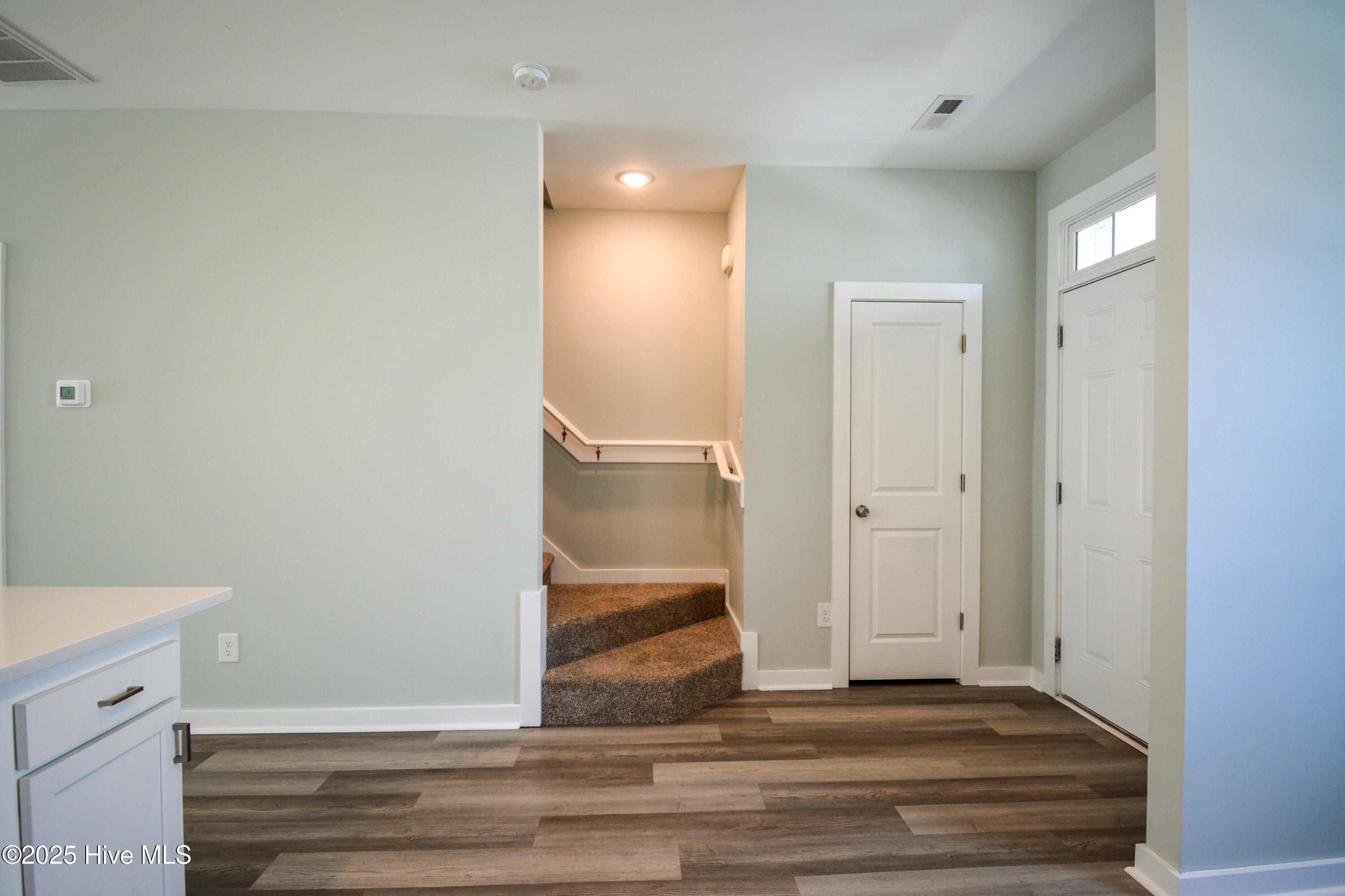 100534687 | Photo 12