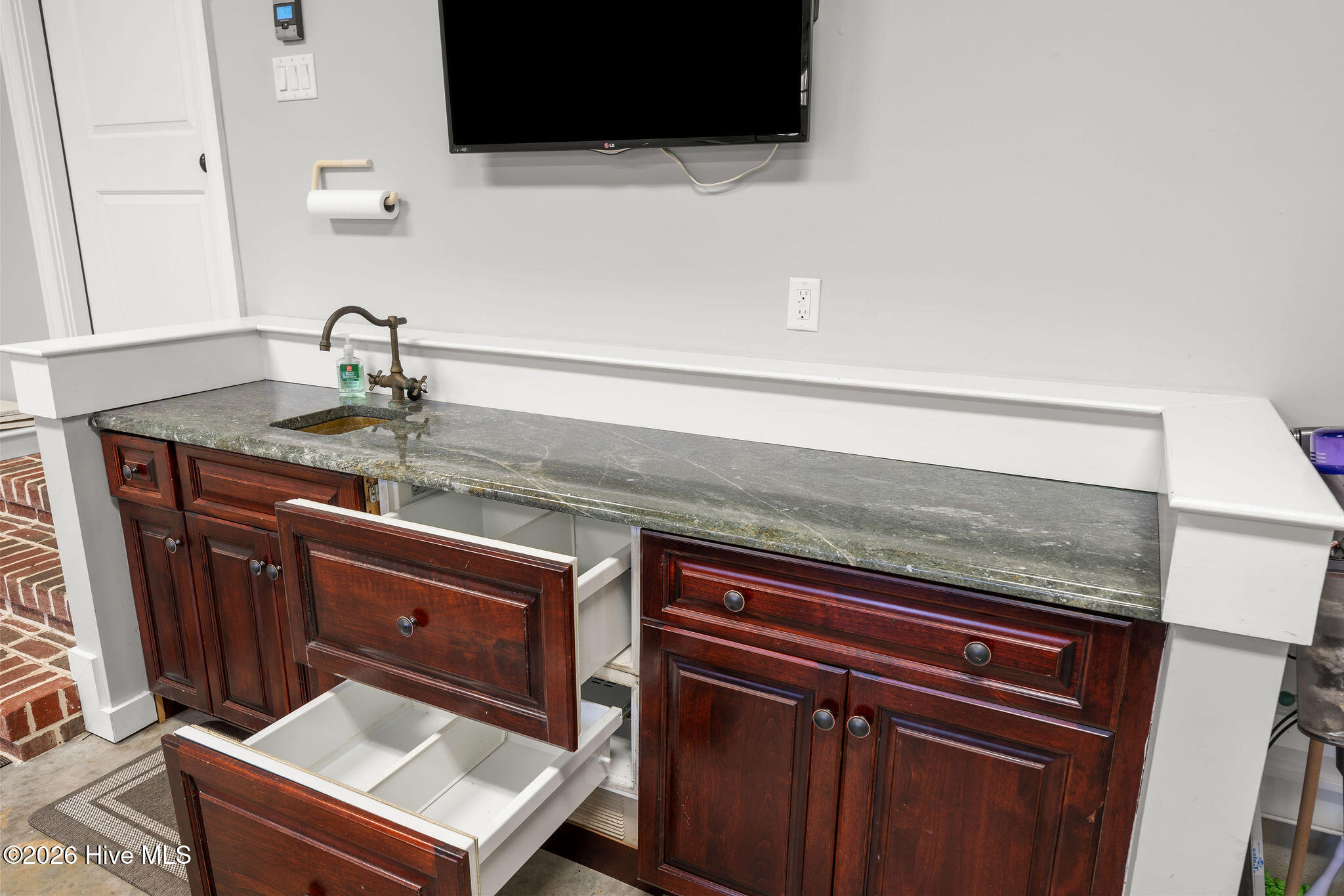 100553604 | Photo 76