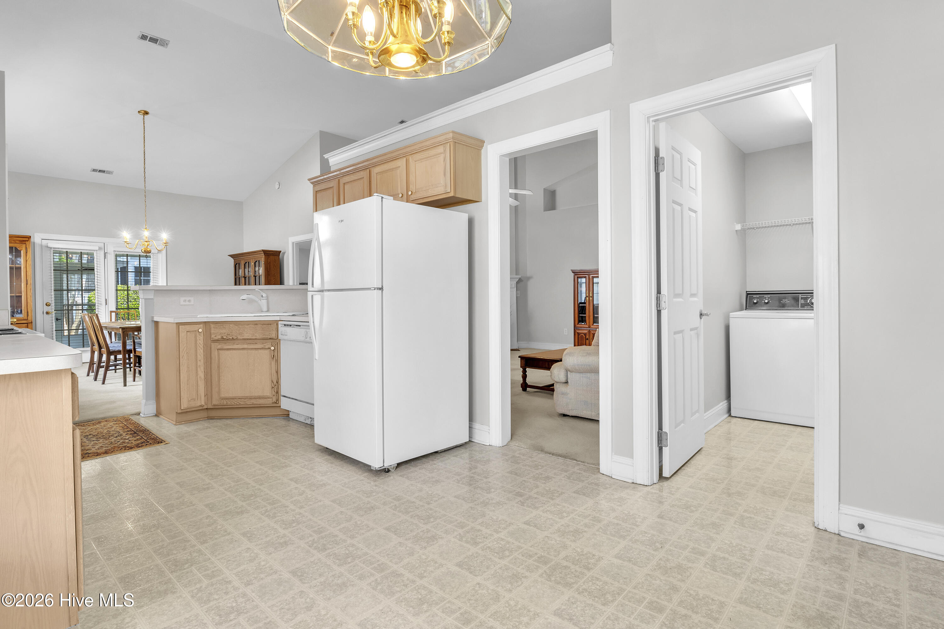 100567649 | Photo 17