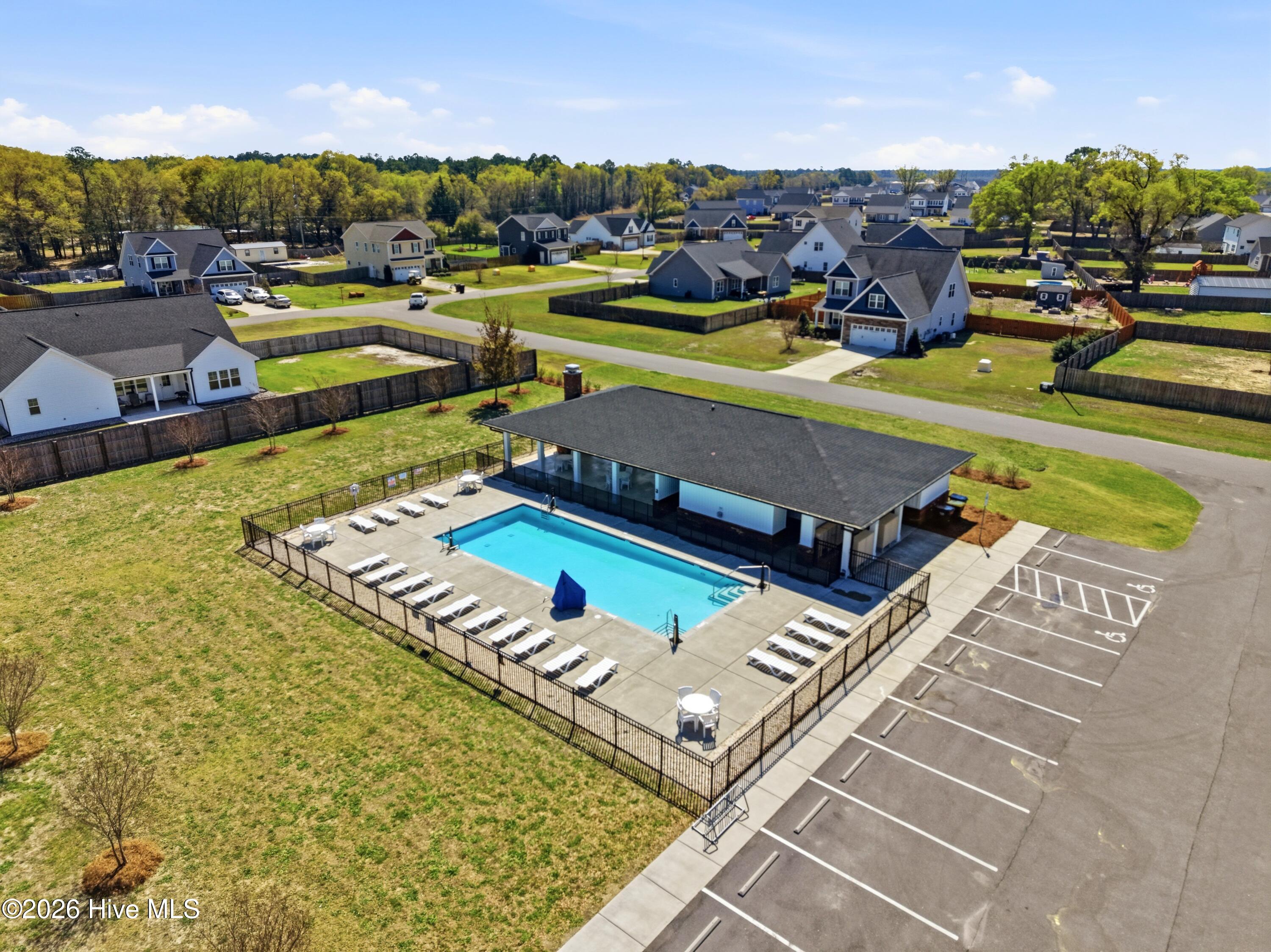 100561504 | Photo 41