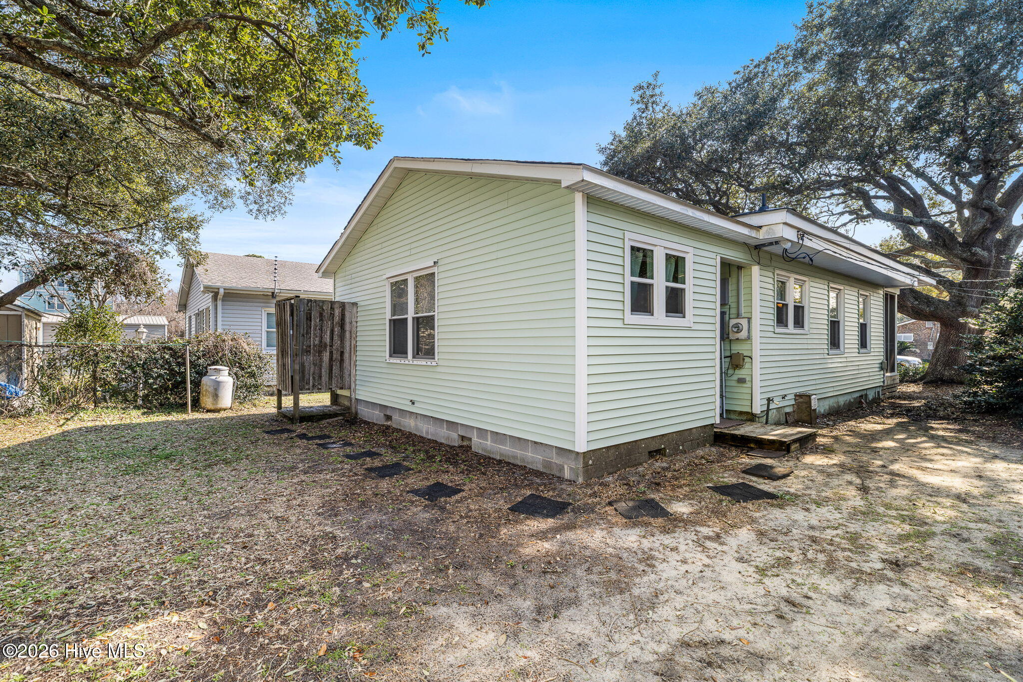 100557713 | Photo 35