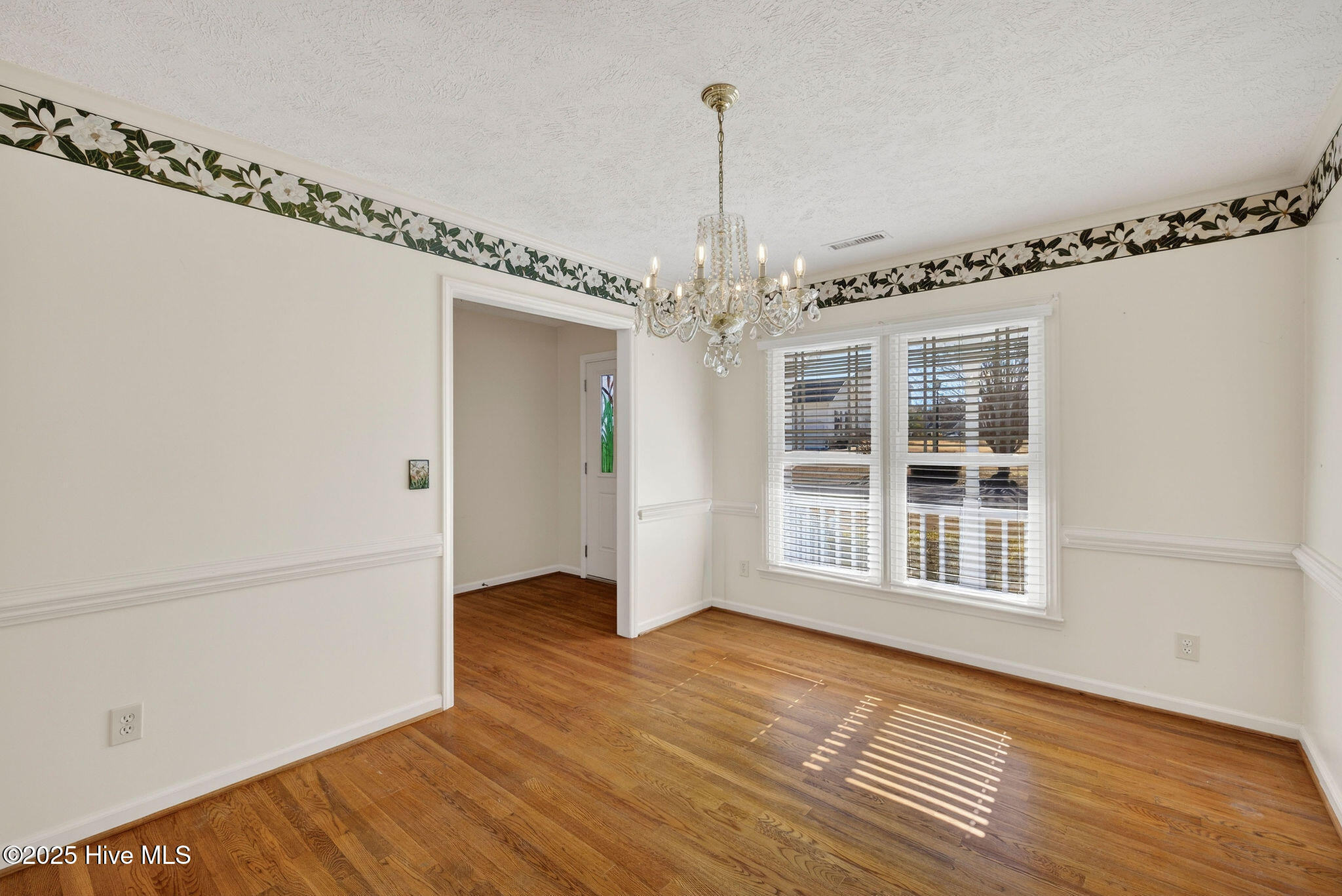 100545478 | Photo 12