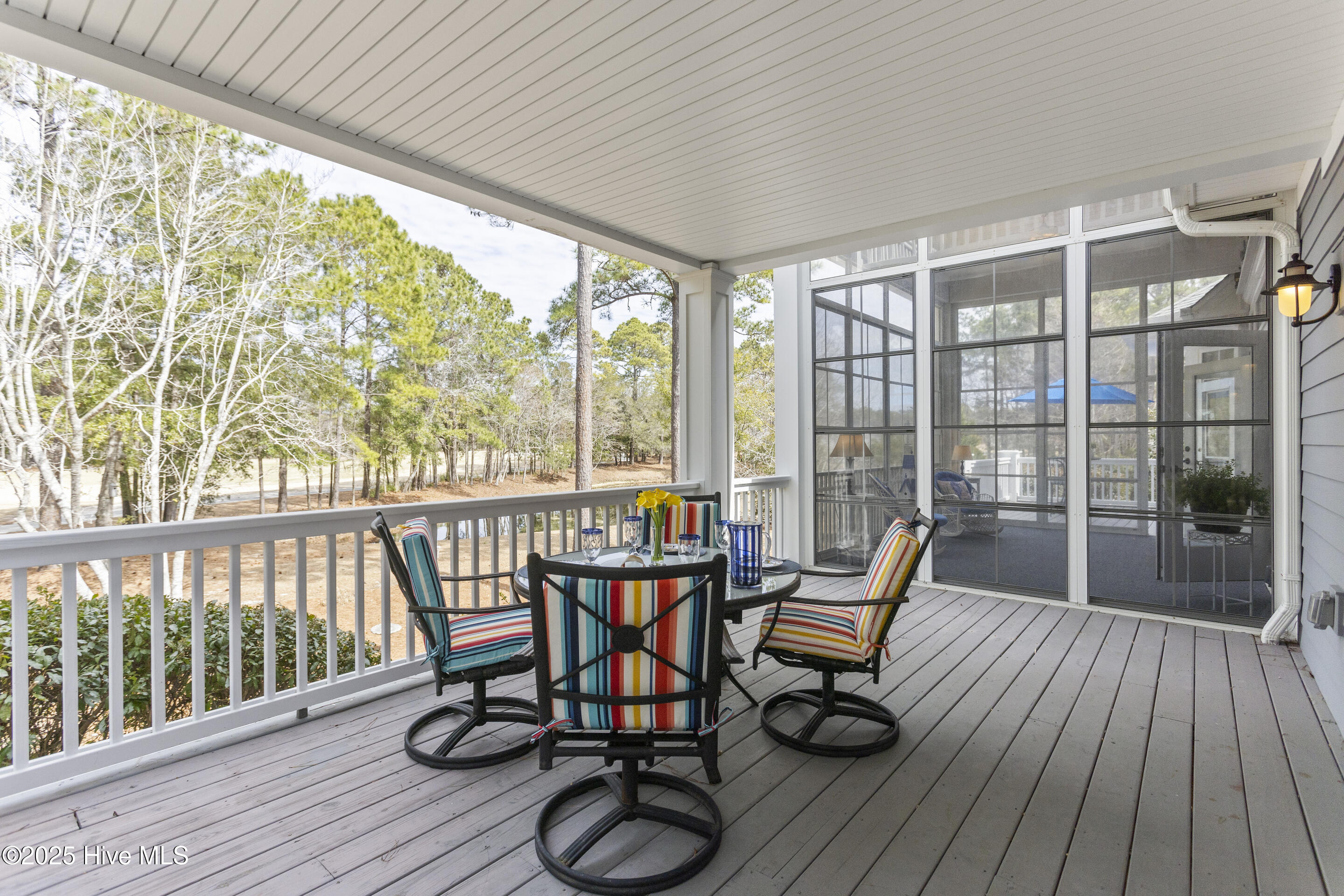 100493610 | Photo 54