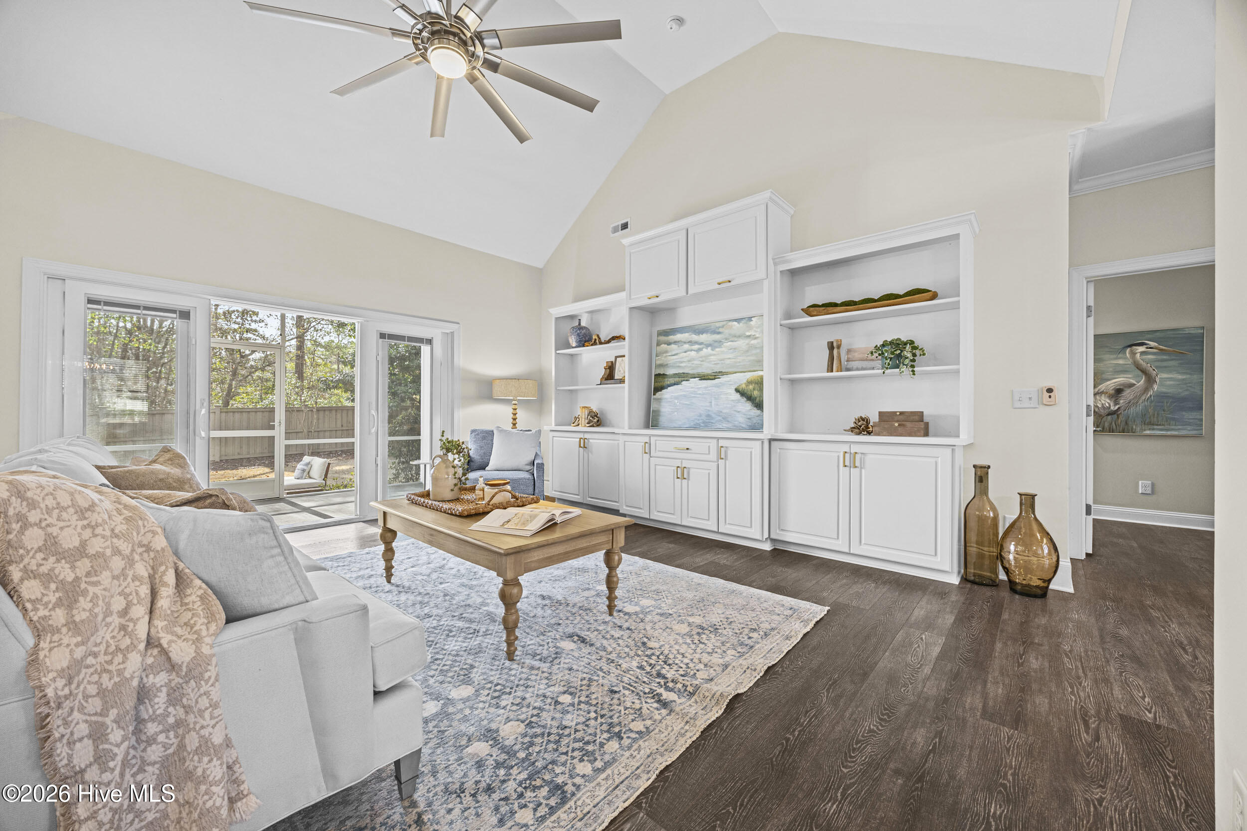 100550932 | Photo 16