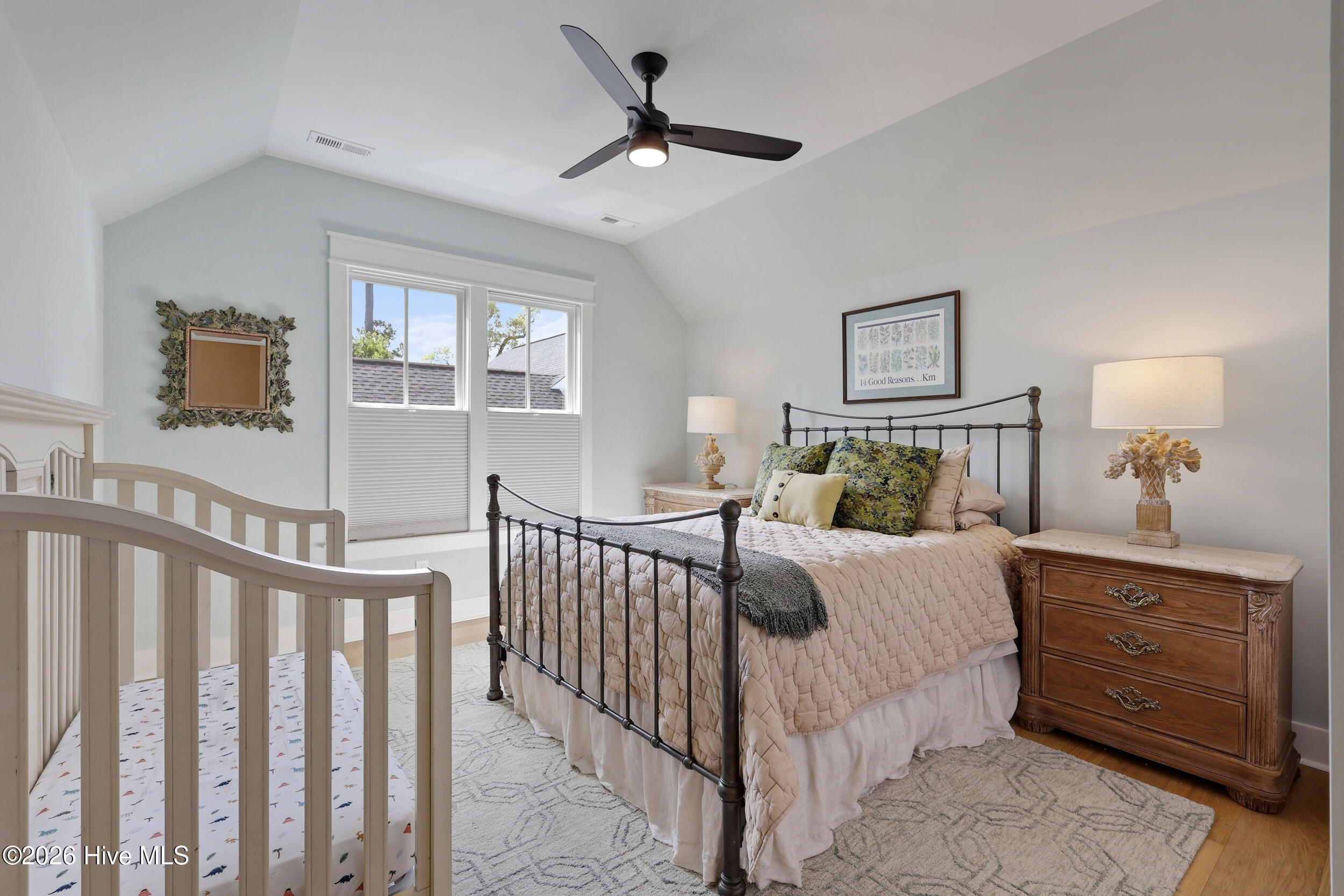 100566937 | Photo 52