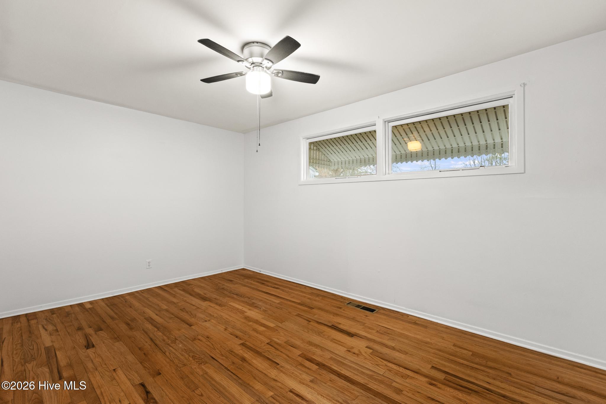 100560797 | Photo 13