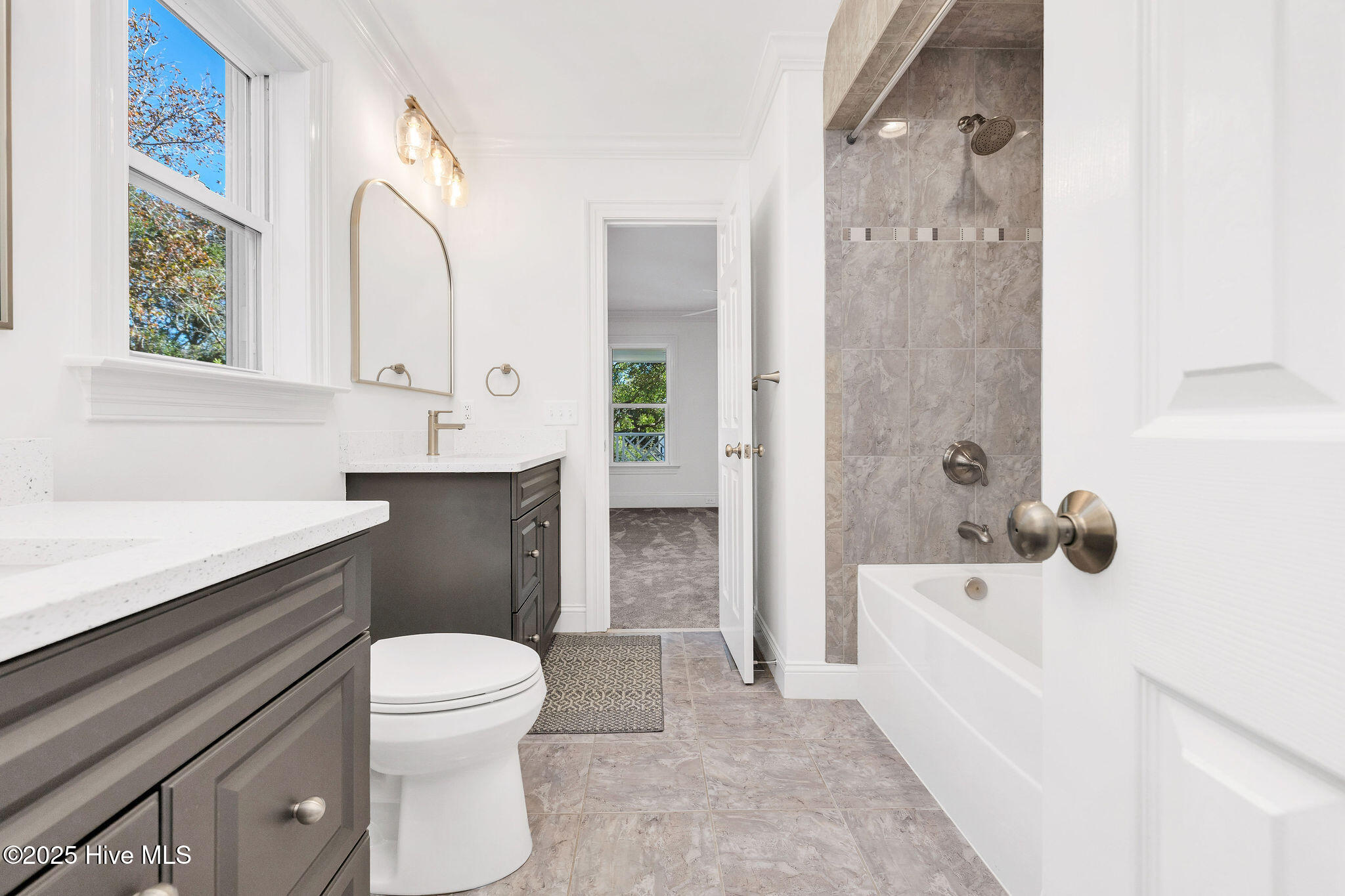 100540097 | Photo 49