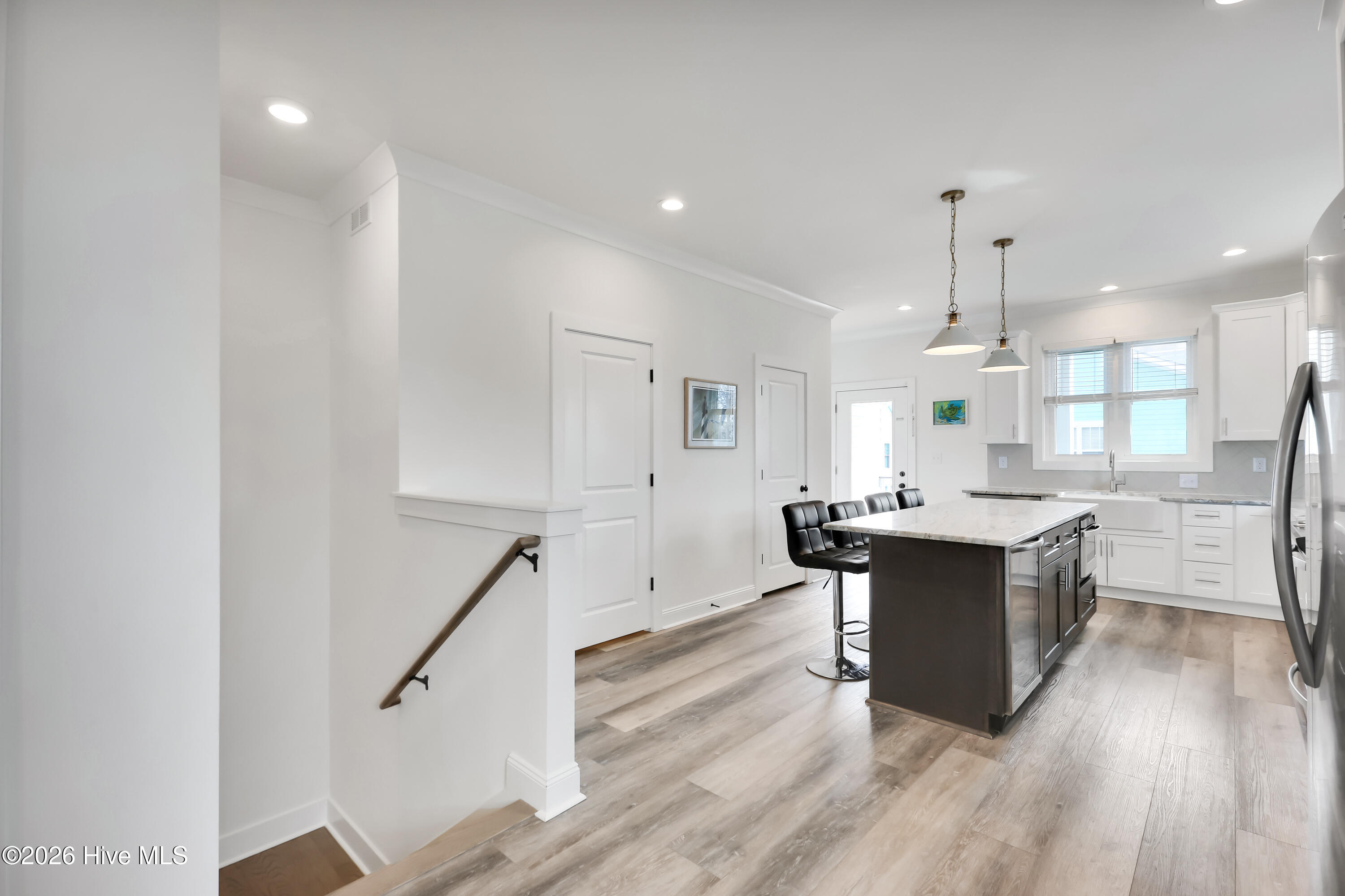 100557006 | Photo 25