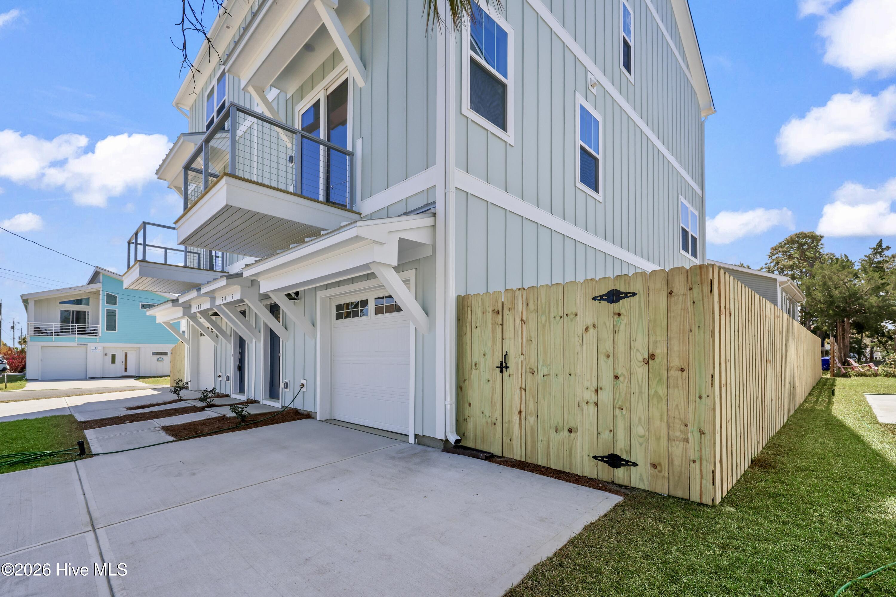 100561873 | Photo 49